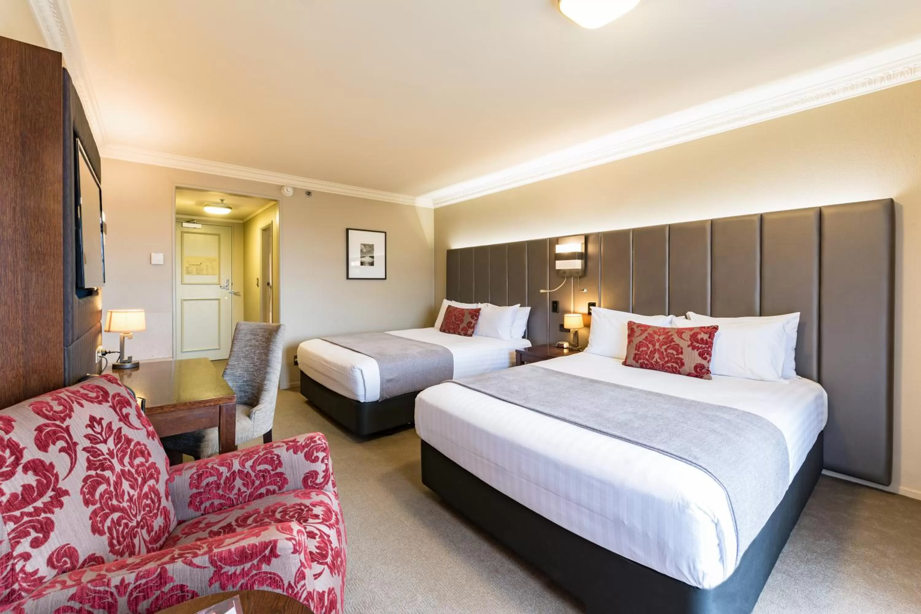 Bedroom, Bed in Distinction Hotel Rotorua