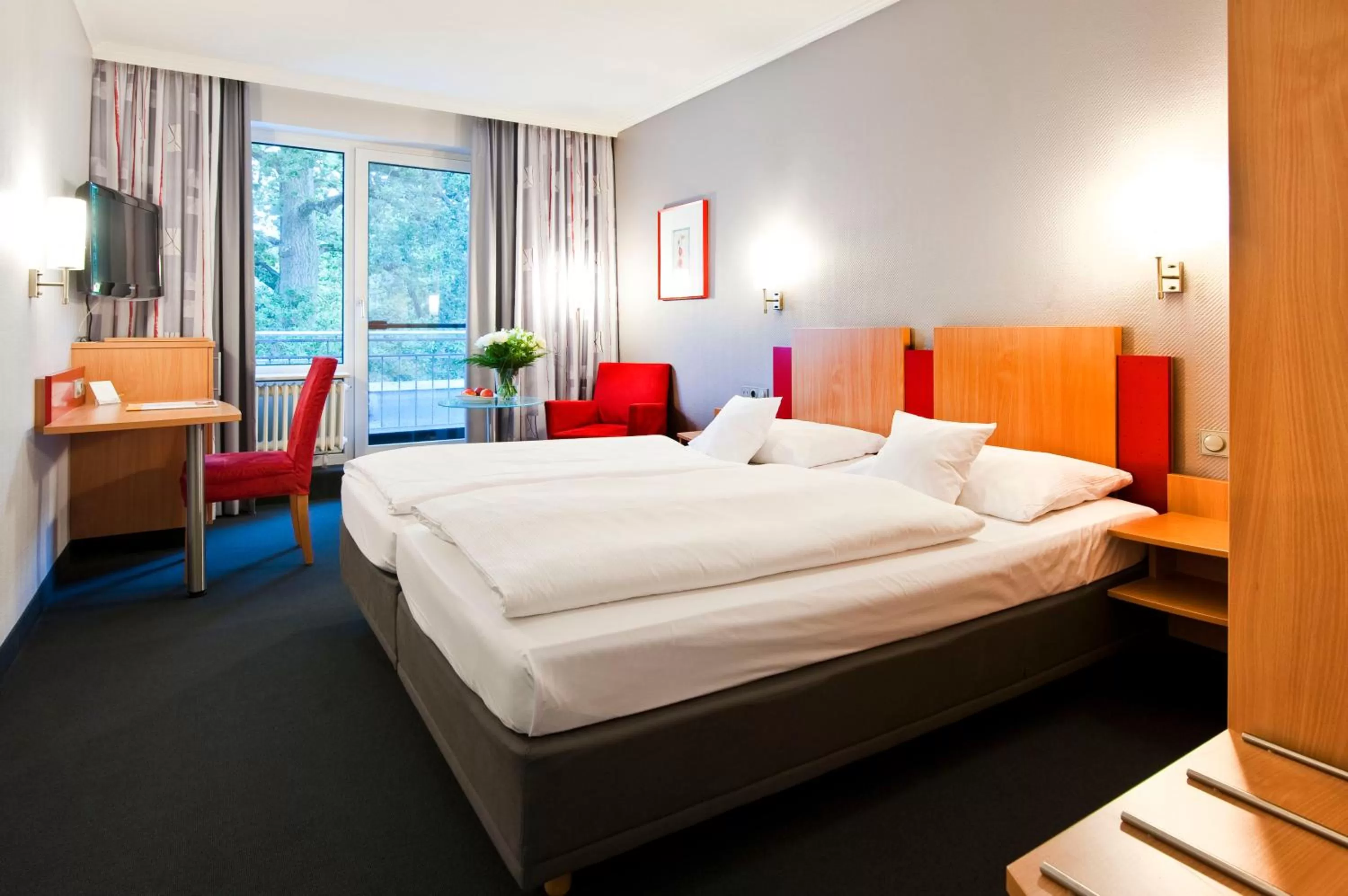 Photo of the whole room, Bed in Ringhotel Ahrensburg