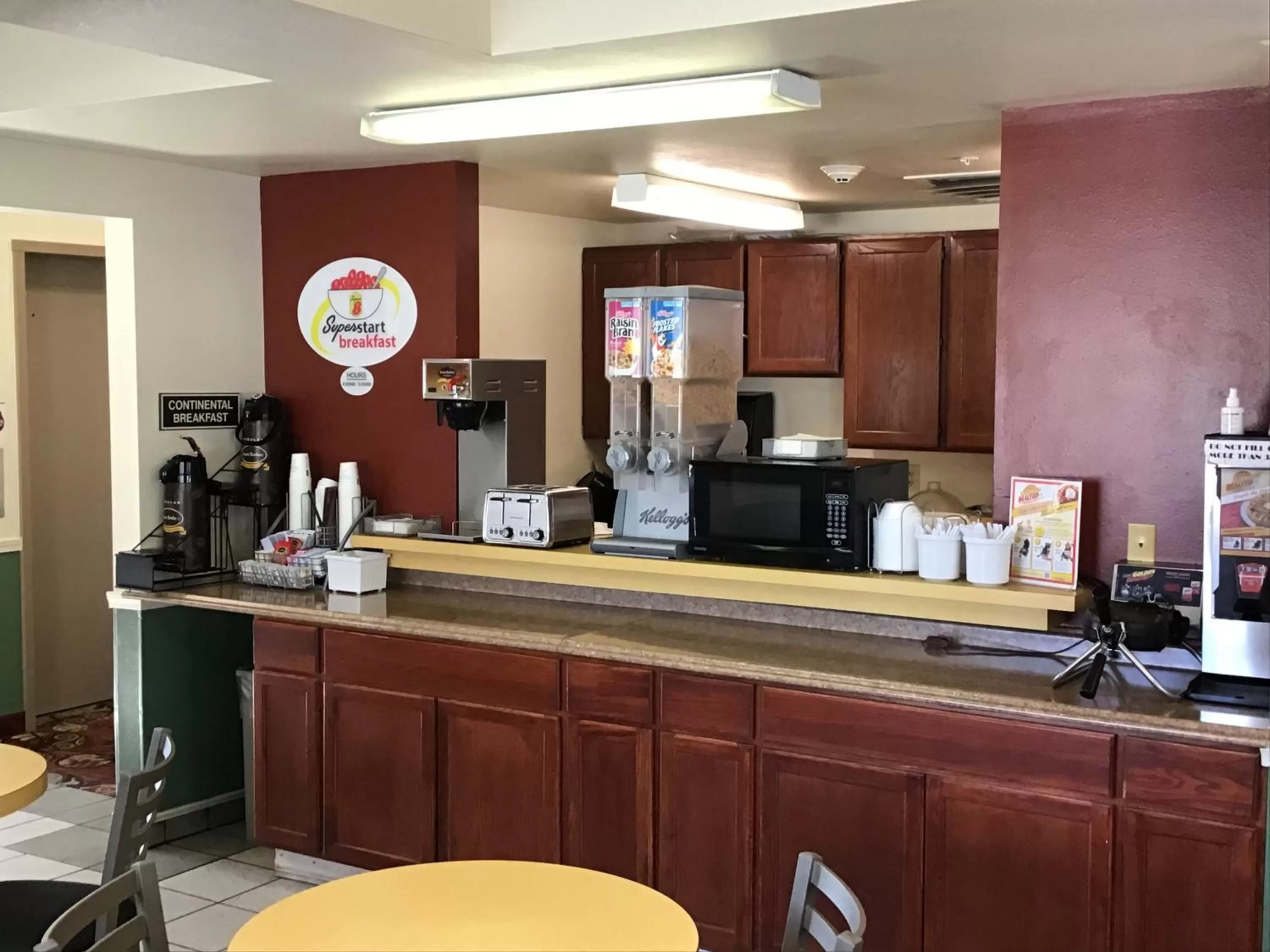 Breakfast in Super 8 by Wyndham Salmon