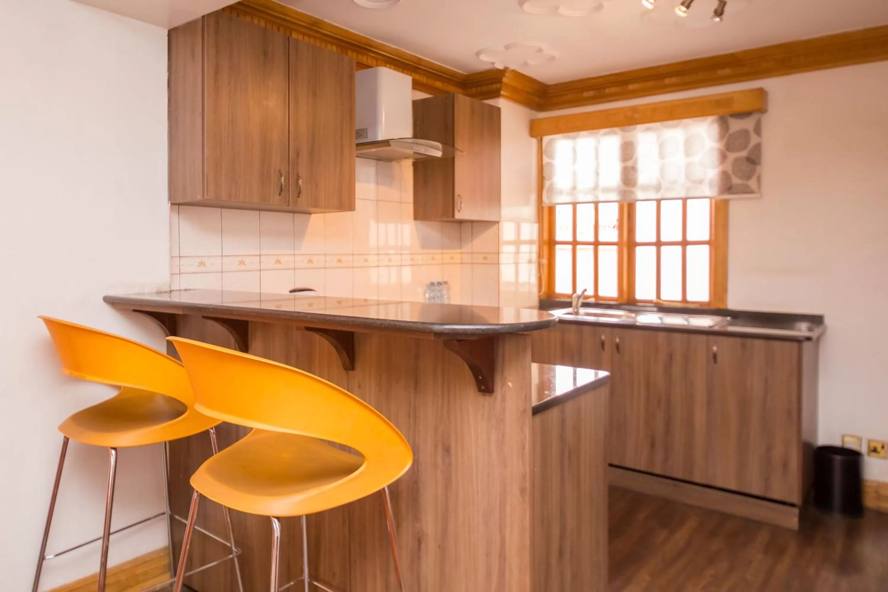 Kitchen or kitchenette in Marble Arch Hotel