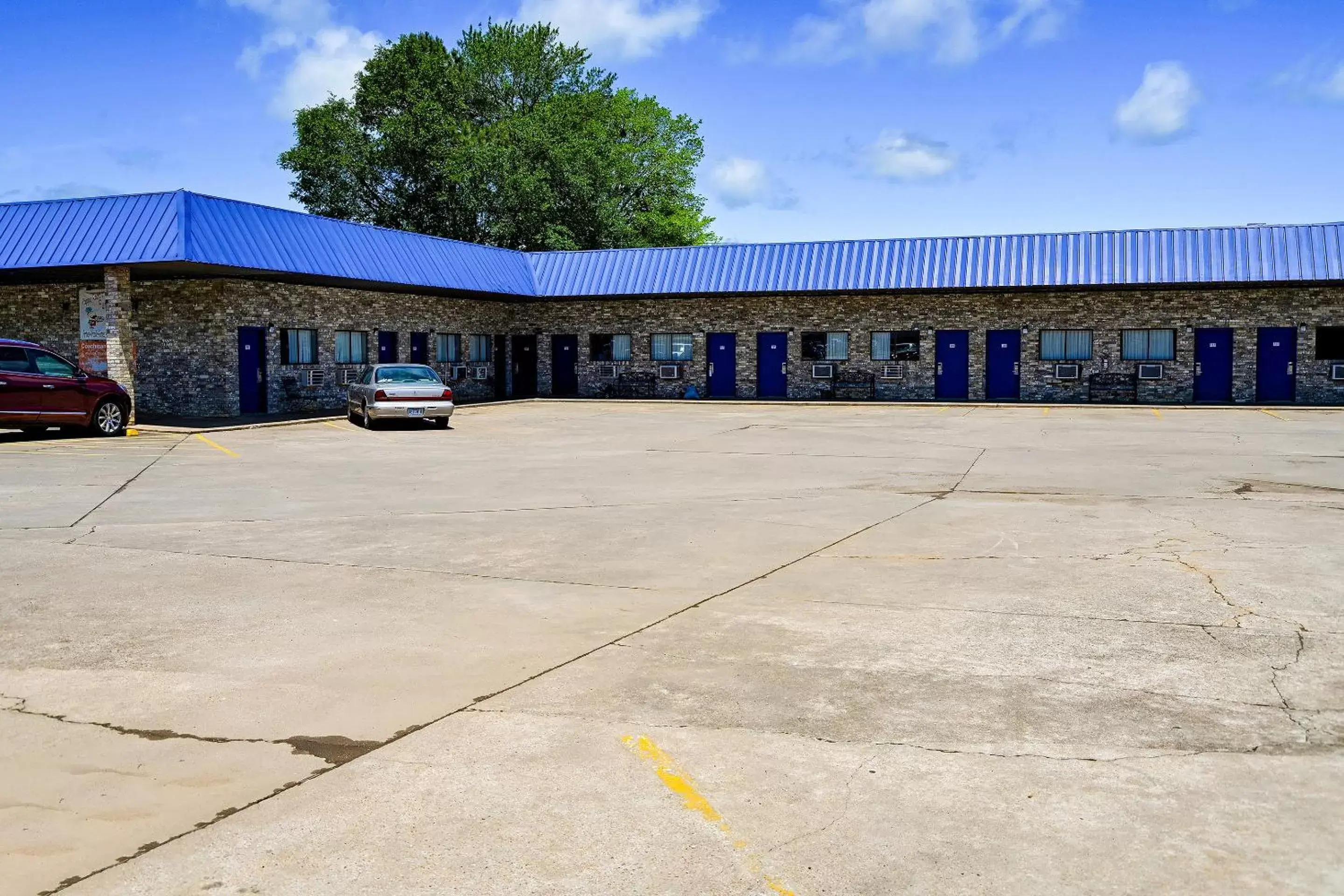 Parking, Property Building in OYO Hotel Waldron AR - Hwy 71 Parking, Property Building in OYO Hotel Waldron AR - Hwy 71