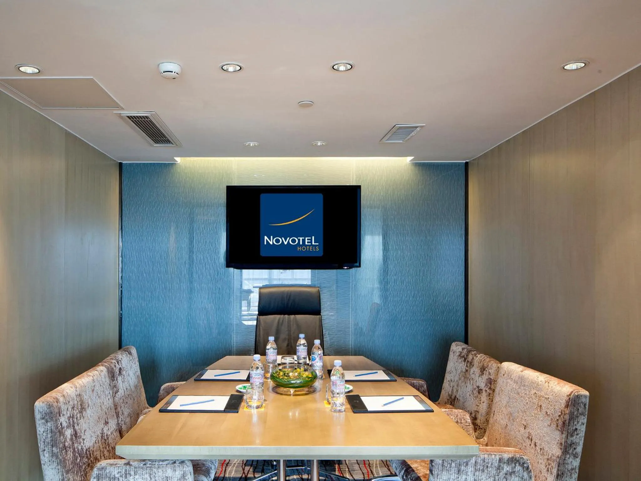 Business facilities in Novotel Nanjing East Suning