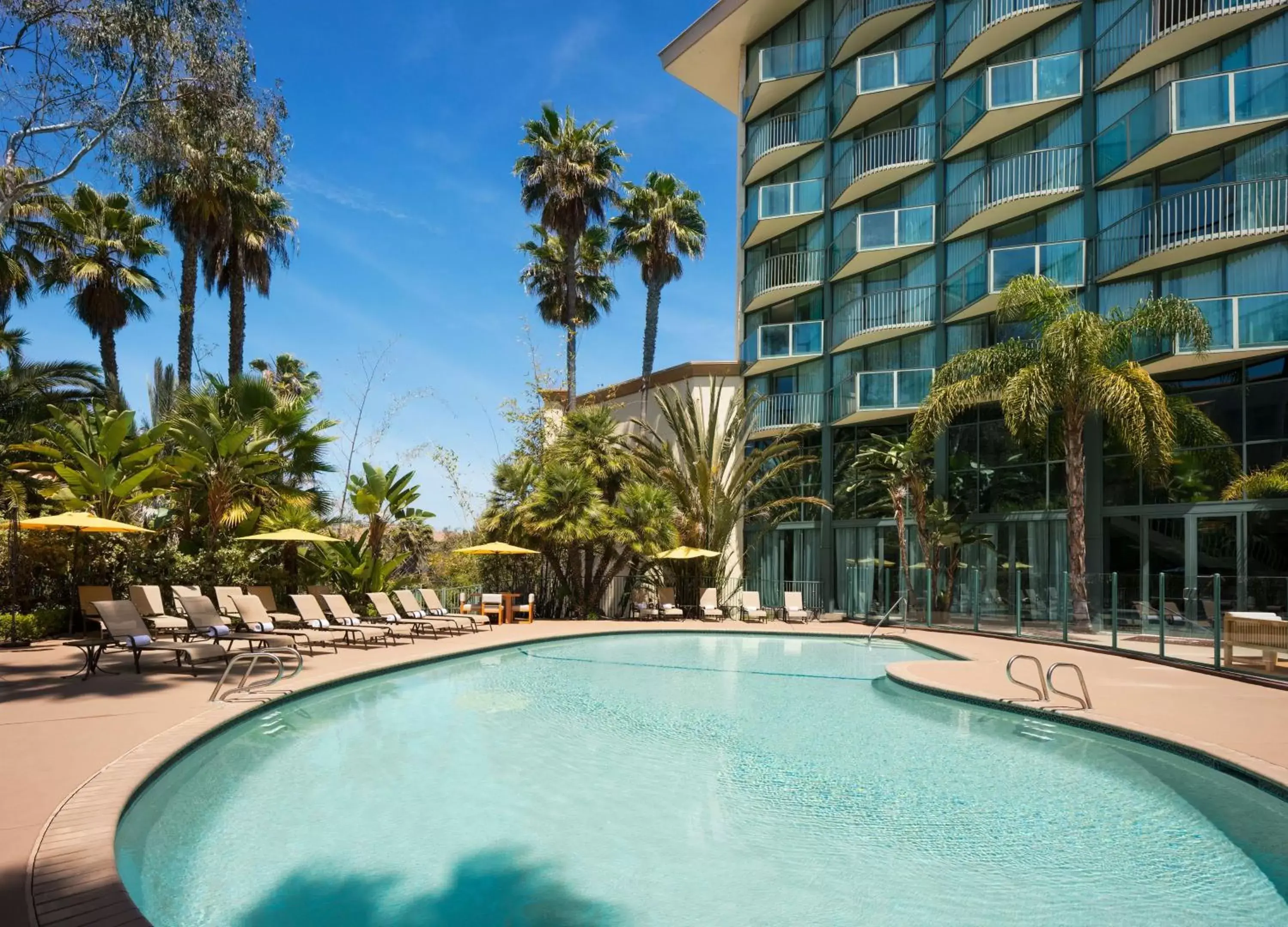 King Room with Balcony and Roll-In Shower - Mobility Accessible/Non-Smoking in DoubleTree By Hilton San Diego Hotel Circle King Room with Balcony and Roll-In Shower - Mobility Accessible/Non-Smoking in DoubleTree By Hilton San Diego Hotel Circle