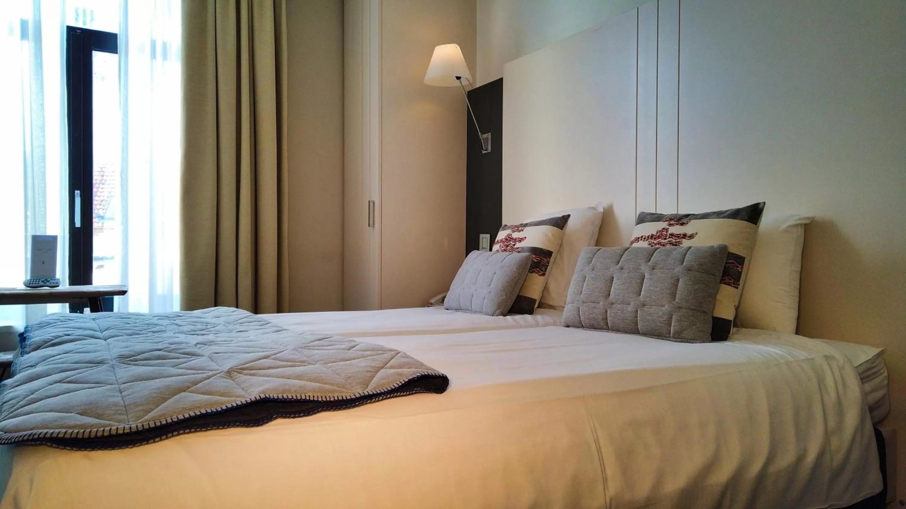 Photo of the whole room, Bed in Hotel Bliss