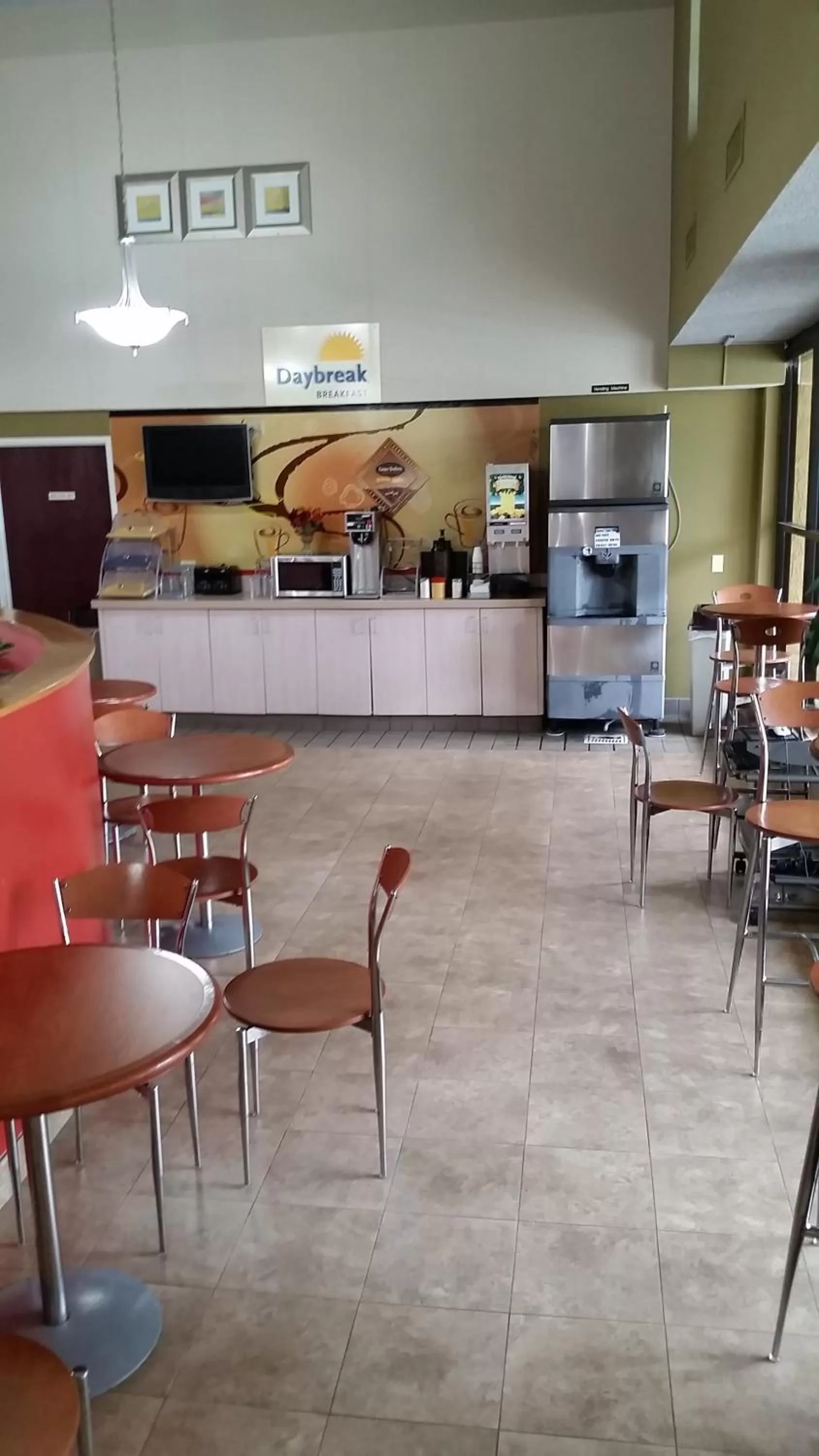 Lounge or bar in Days Inn by Wyndham Buena Park Anaheim