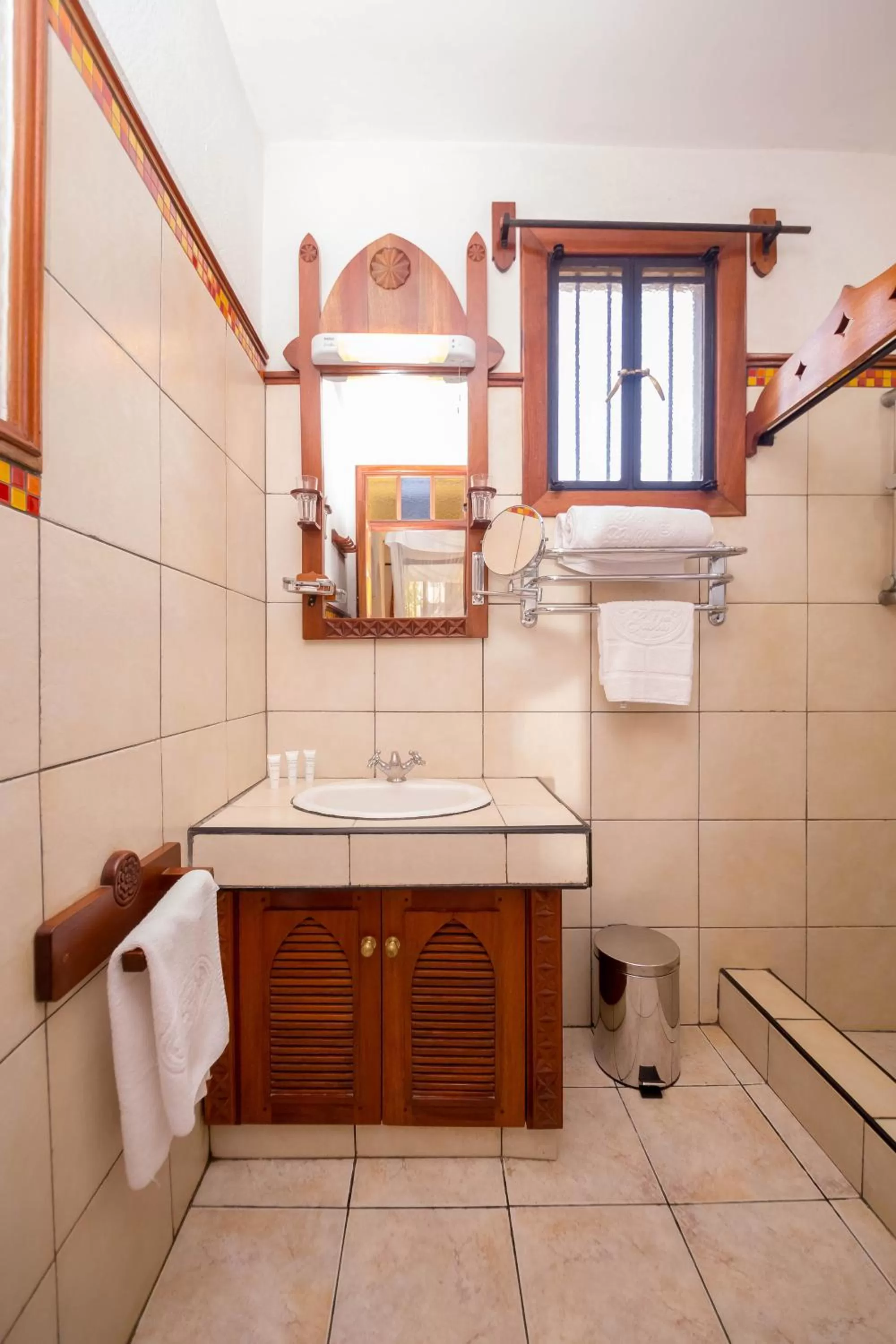 Bathroom in The King Post