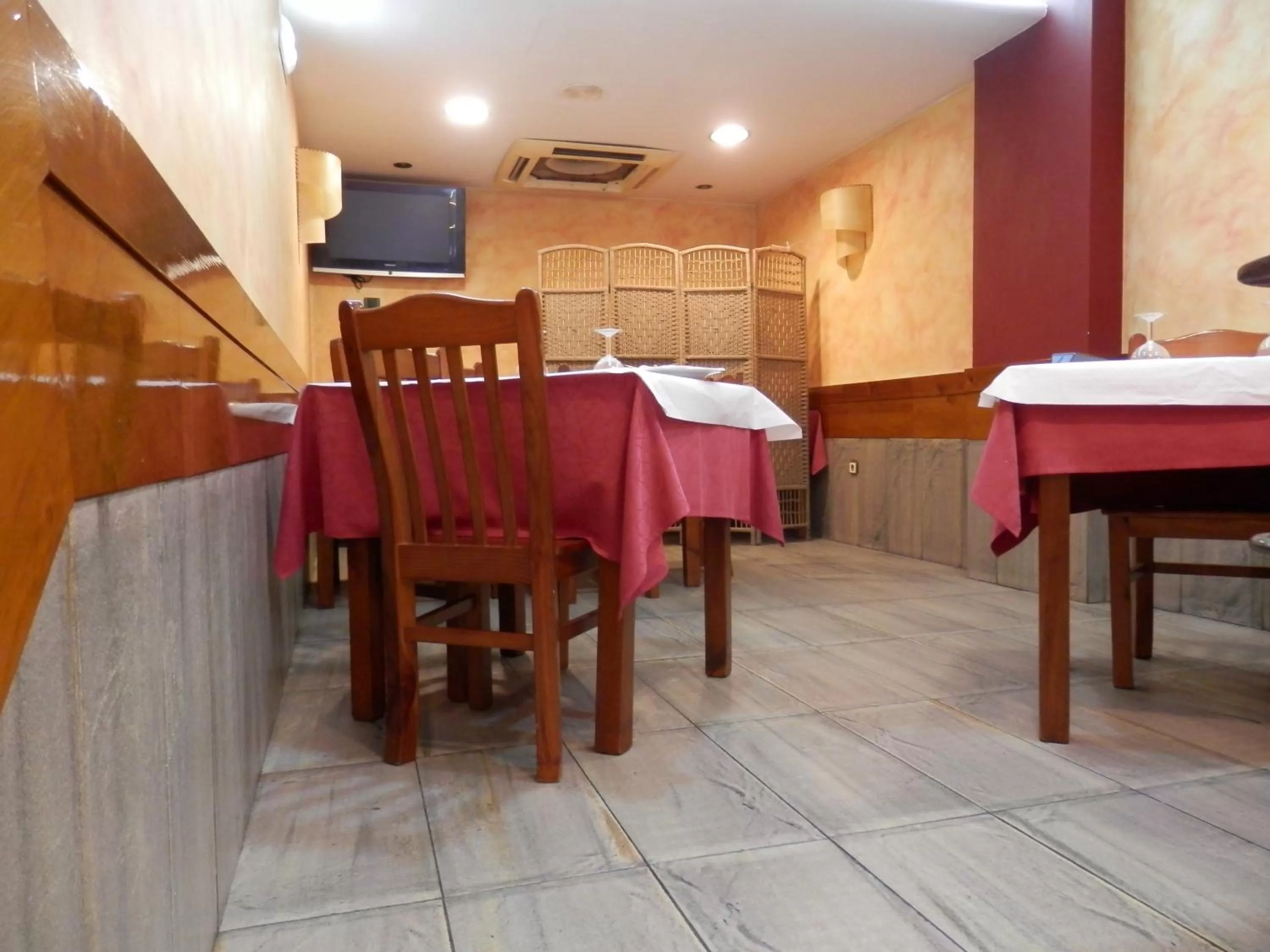 Restaurant/places to eat in Hotel Doña Maria