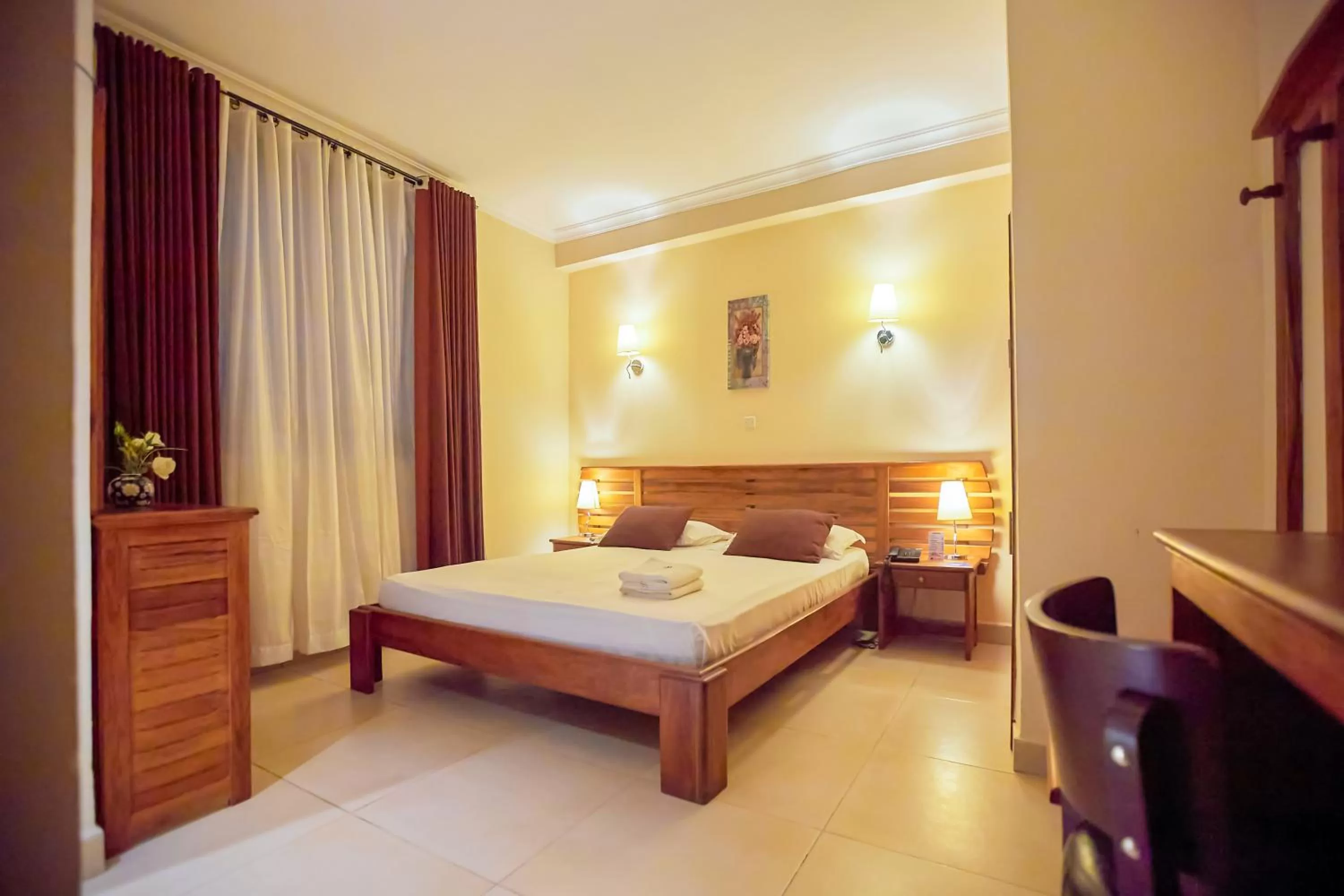 Property building, Bed in Anjary Hotel Antananarivo
