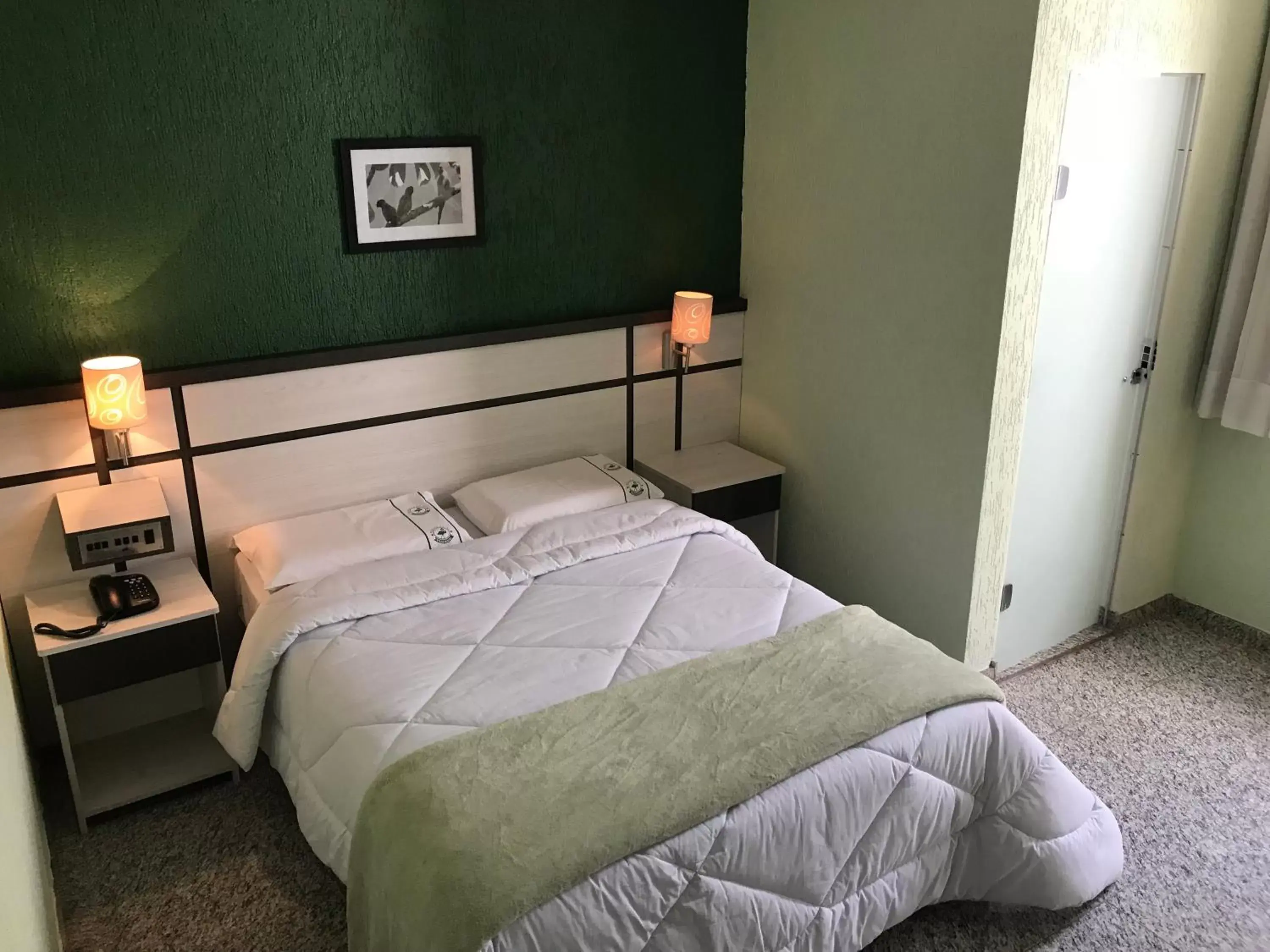 Standard Double Room with 1 Double Bed - single occupancy in Residencial Pantanal Santa Cruz Standard Double Room with 1 Double Bed - single occupancy in Residencial Pantanal Santa Cruz