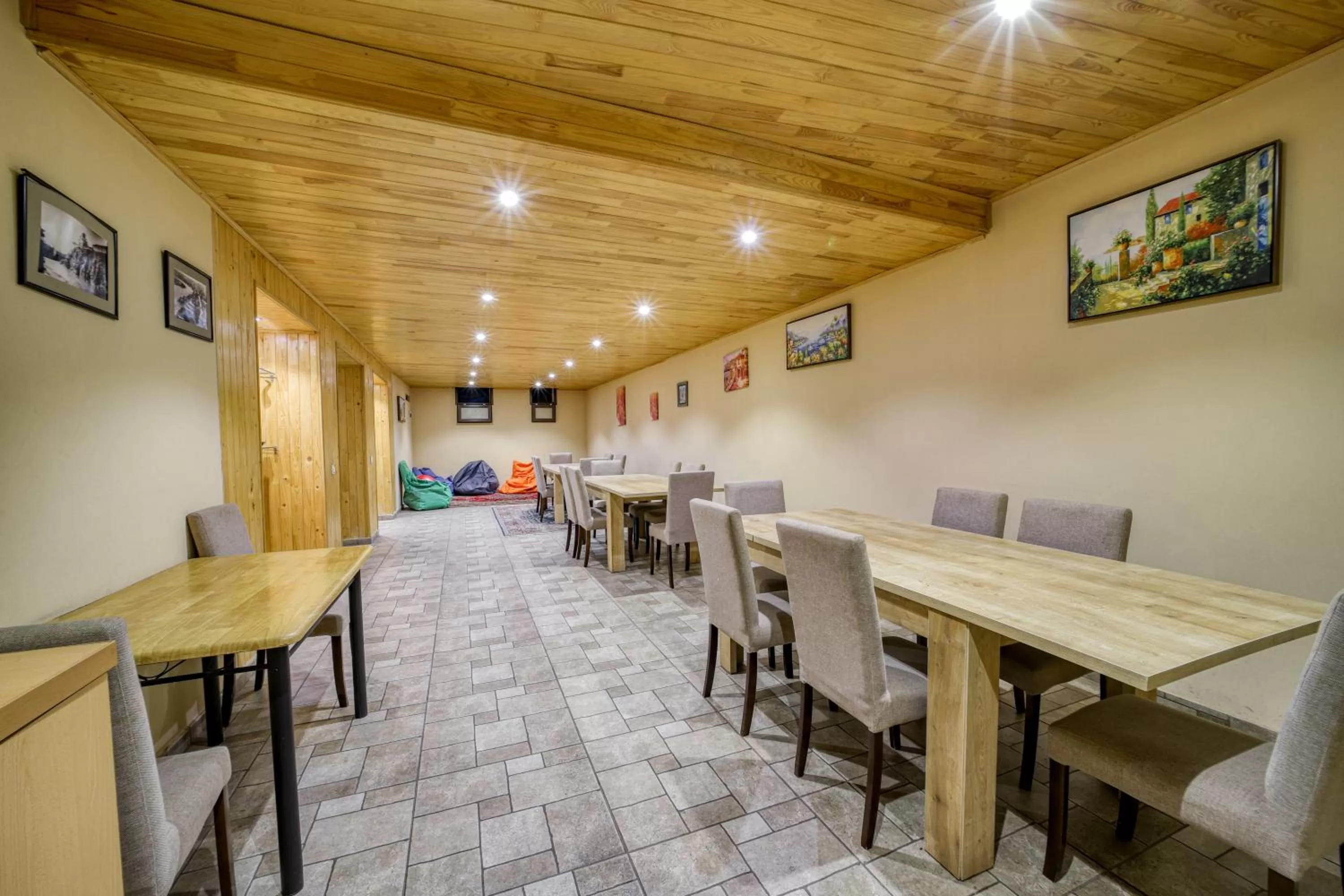 Living room, Restaurant/Places to Eat in Nine Hotel