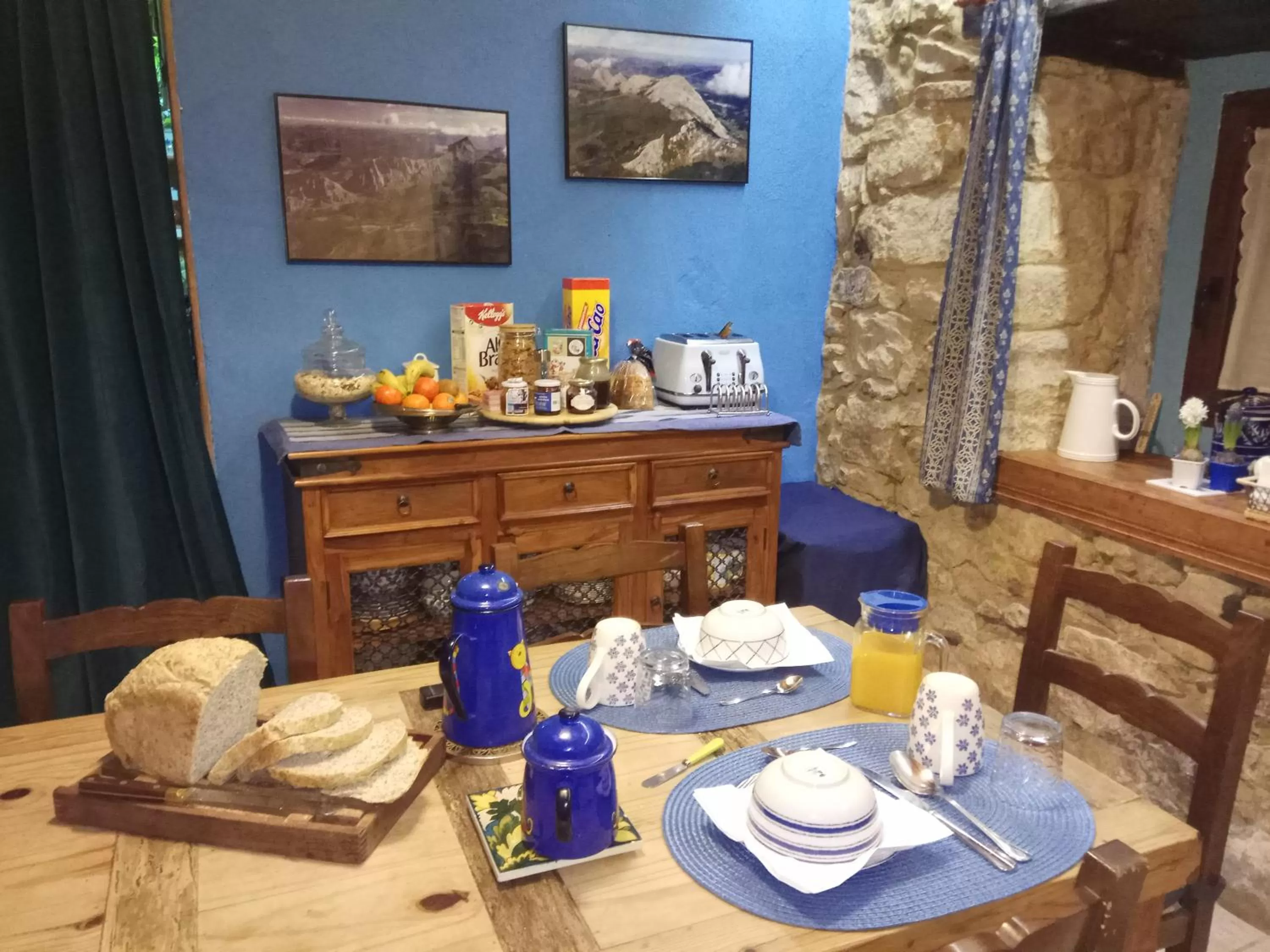 Dining area in Eguzki B&B