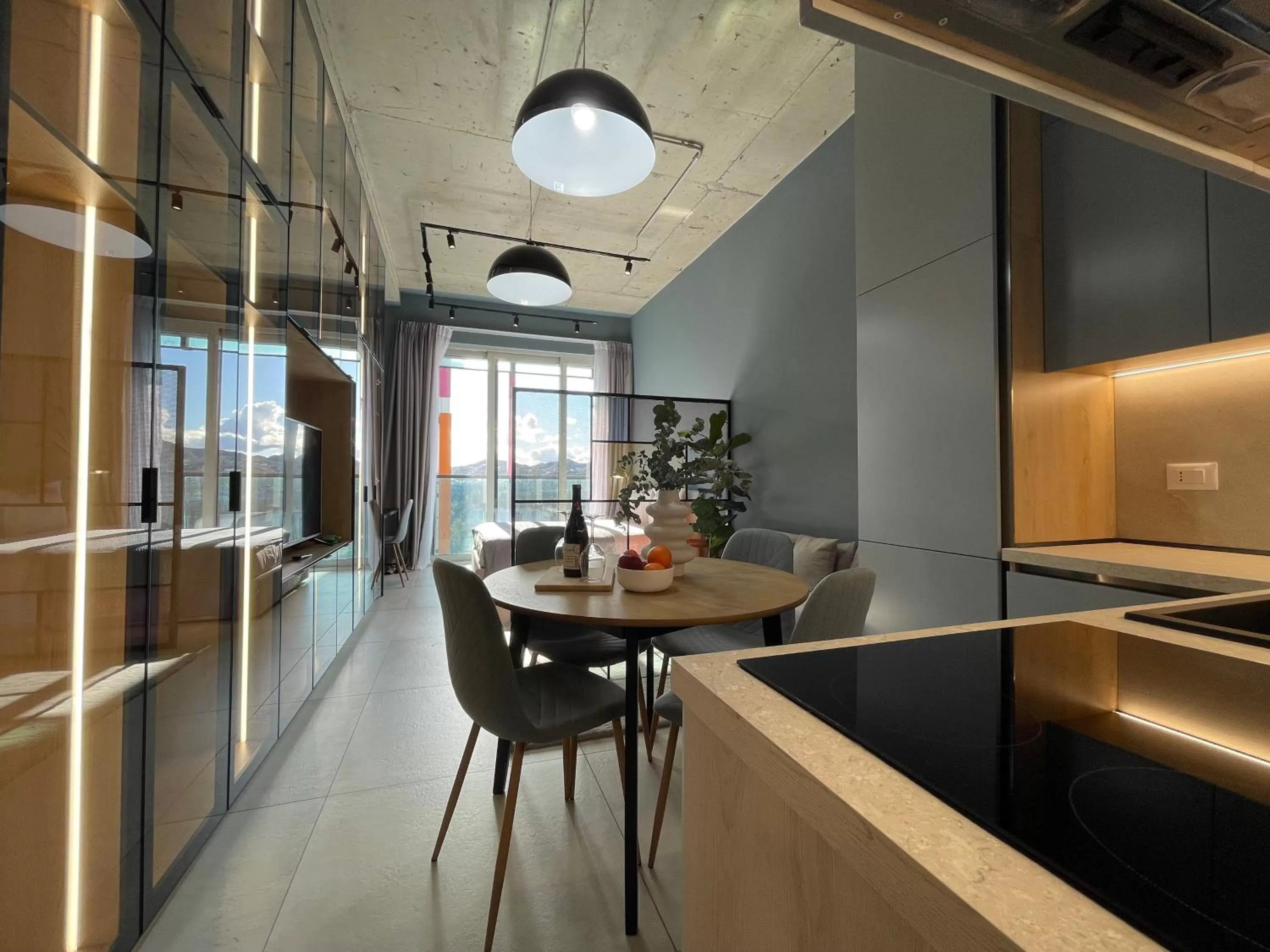 Kitchen or kitchenette in Ambassador Skyline Apartments