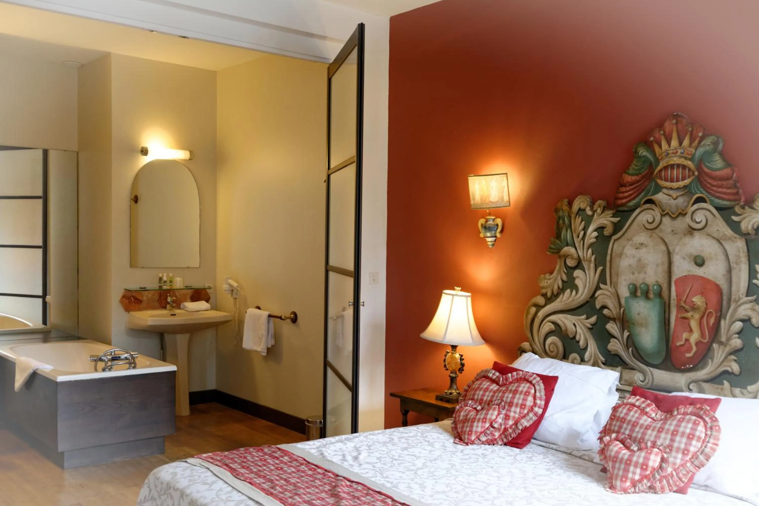 Bathroom, Bed in Grand Hôtel de l'Abbaye