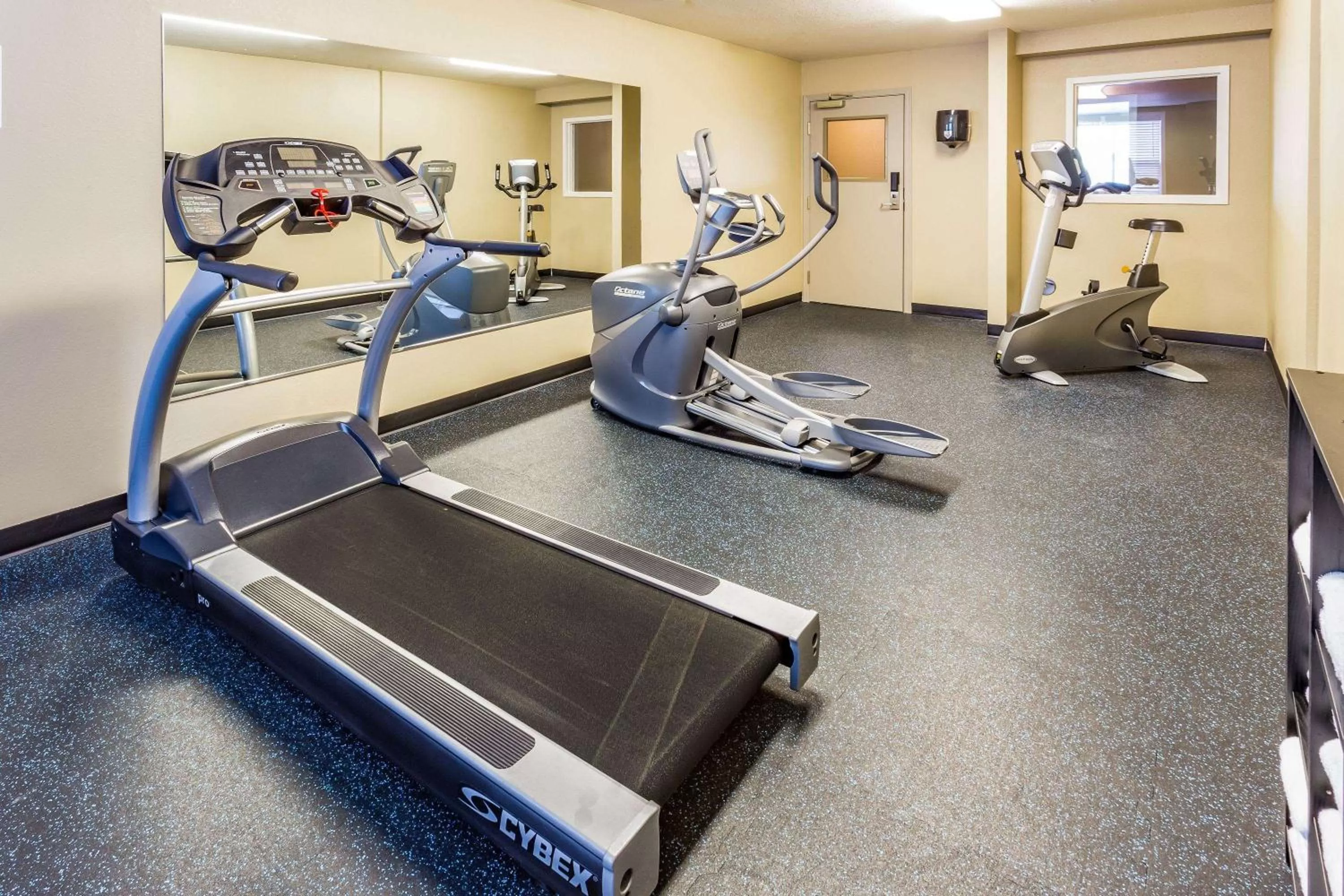 Fitness centre/facilities in AmericInn & Suites Burnsville, MN