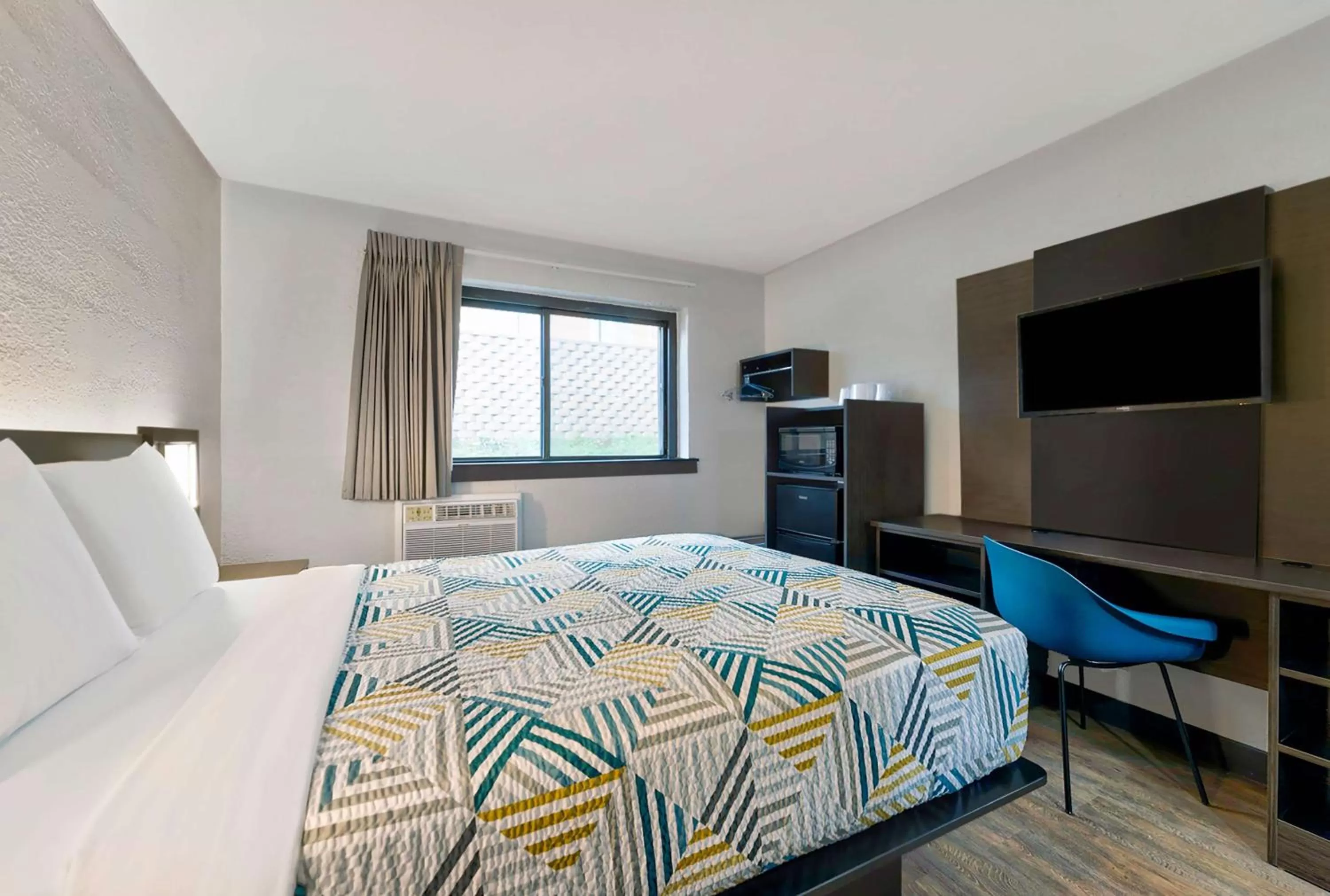 Bedroom, Bed in Motel 6-Cedar Rapids, IA - Airport