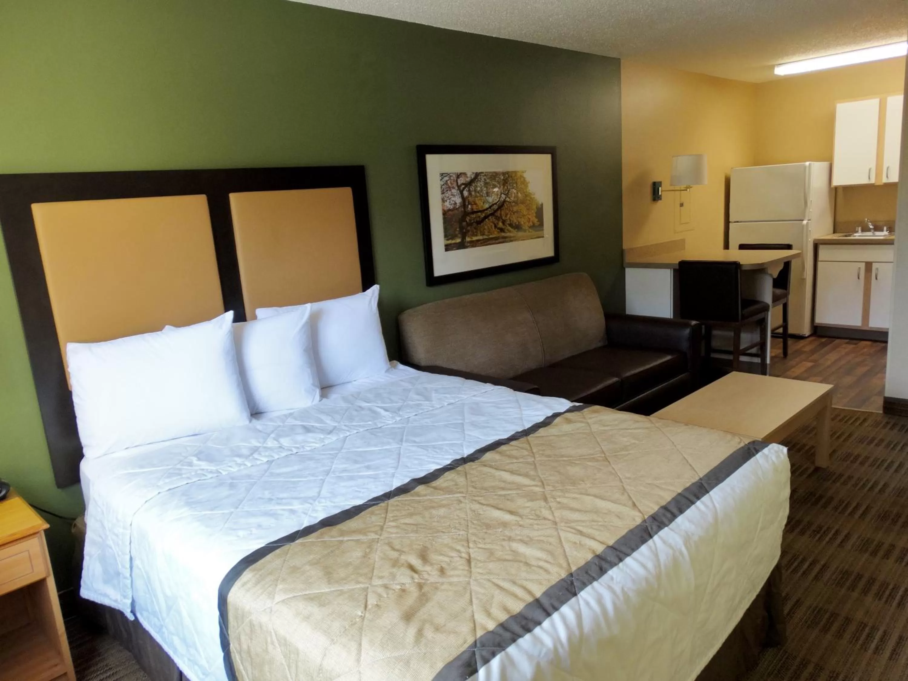 Bed in Extended Stay America Select Suites - Denver - Aurora South