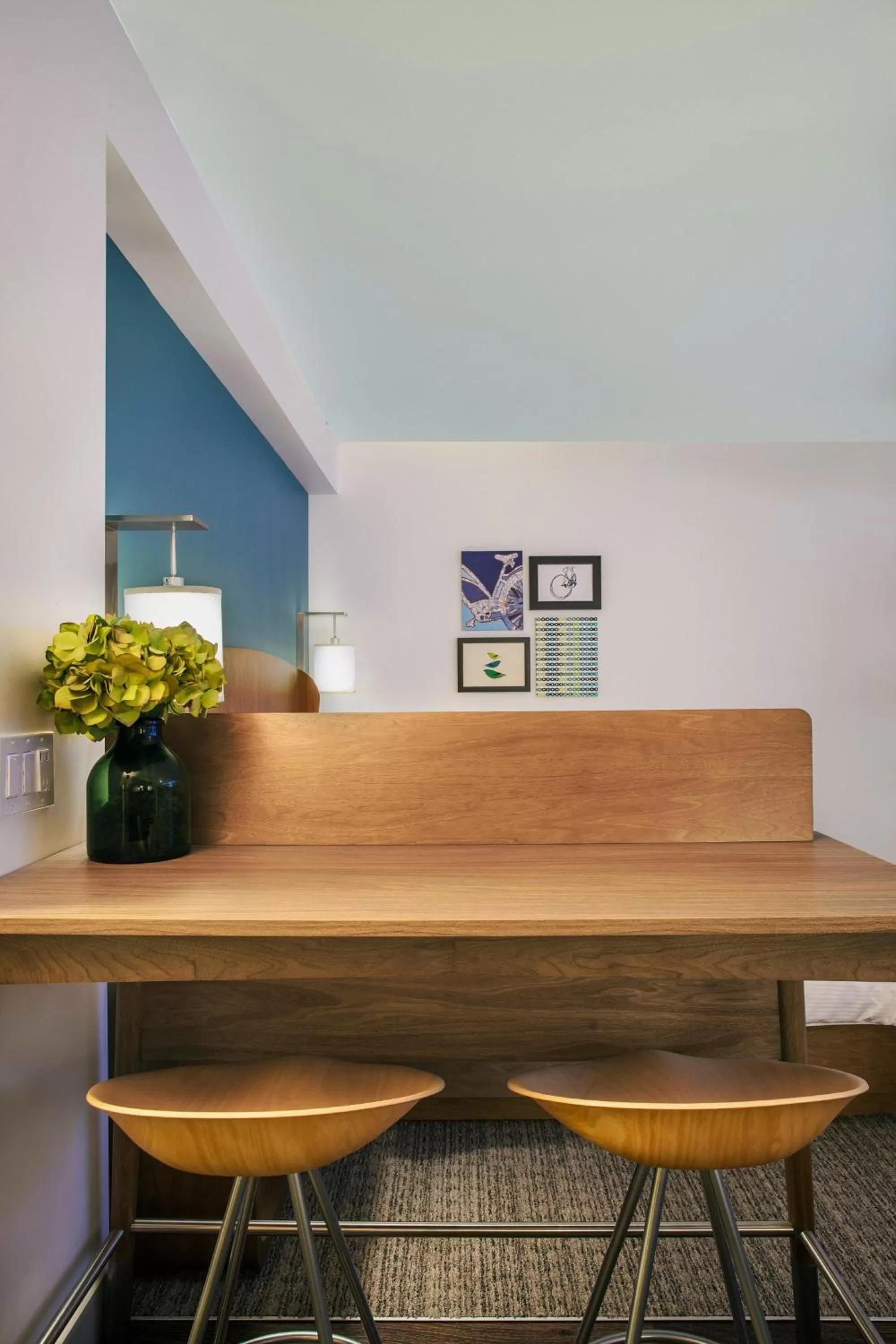 Deluxe King Room with Kitchenette in Element Hampton Peninsula Town Center