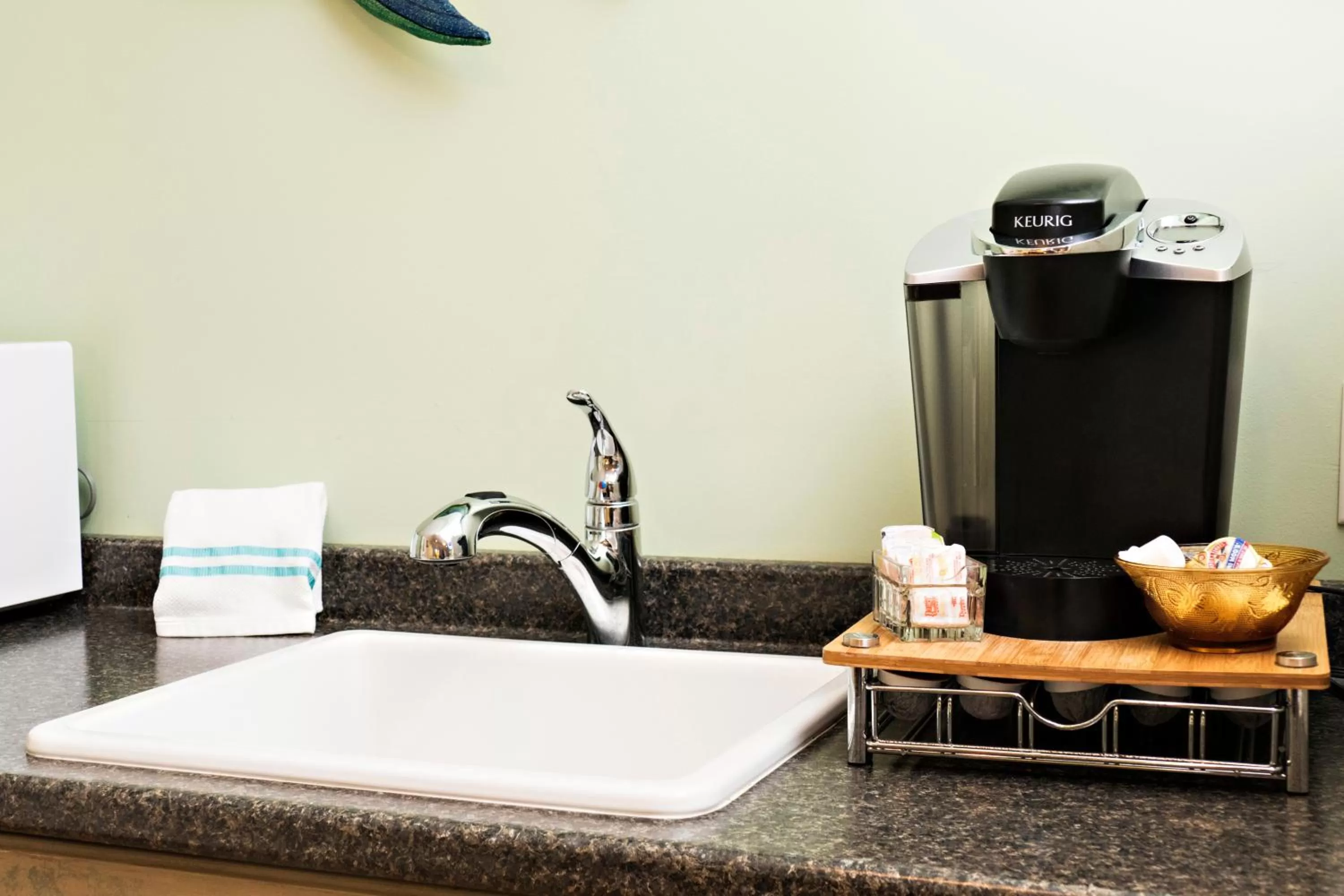 Coffee/tea facilities in Beachview Inn and Spa