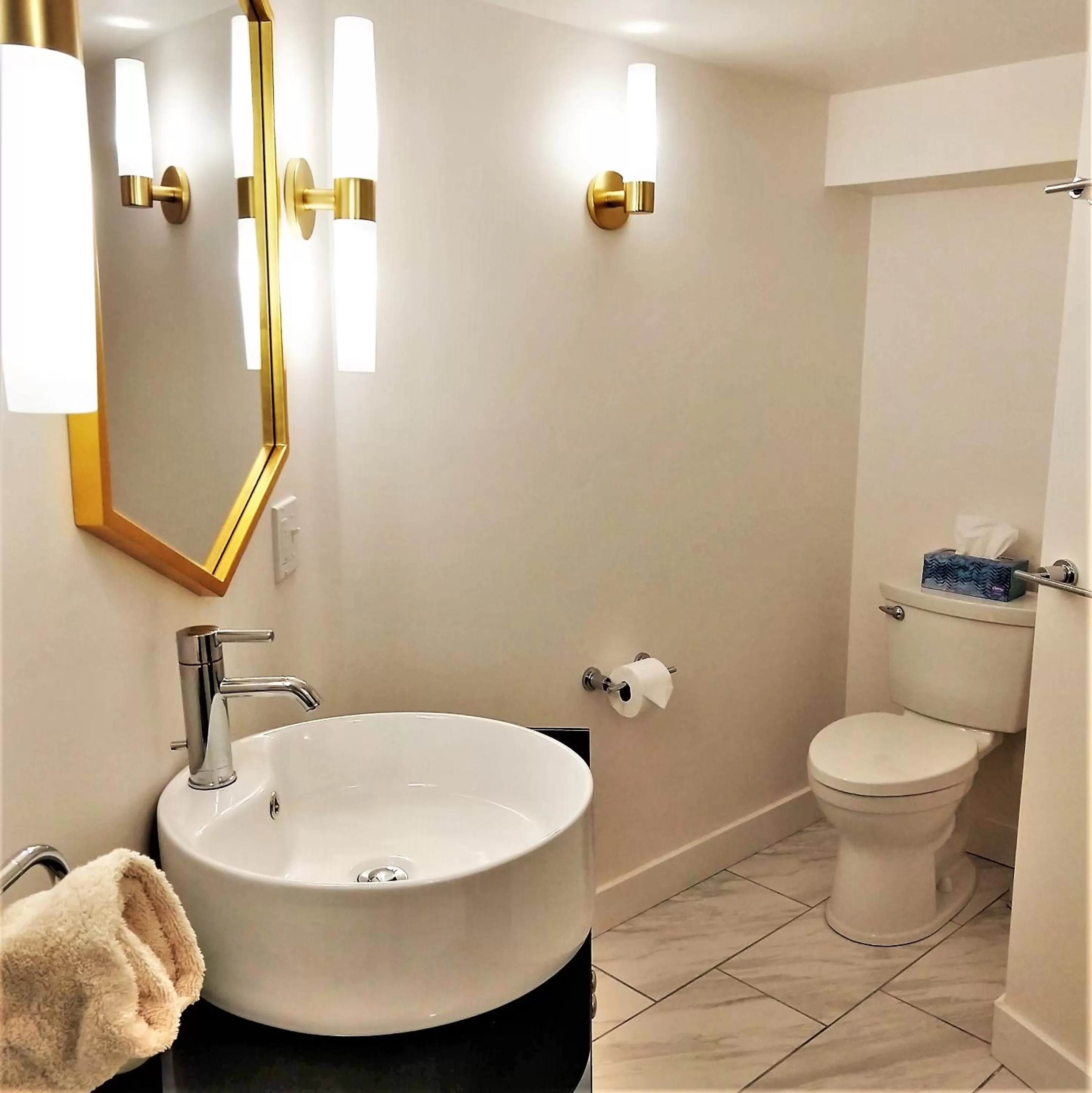 Toilet in Bluebird Guesthouse