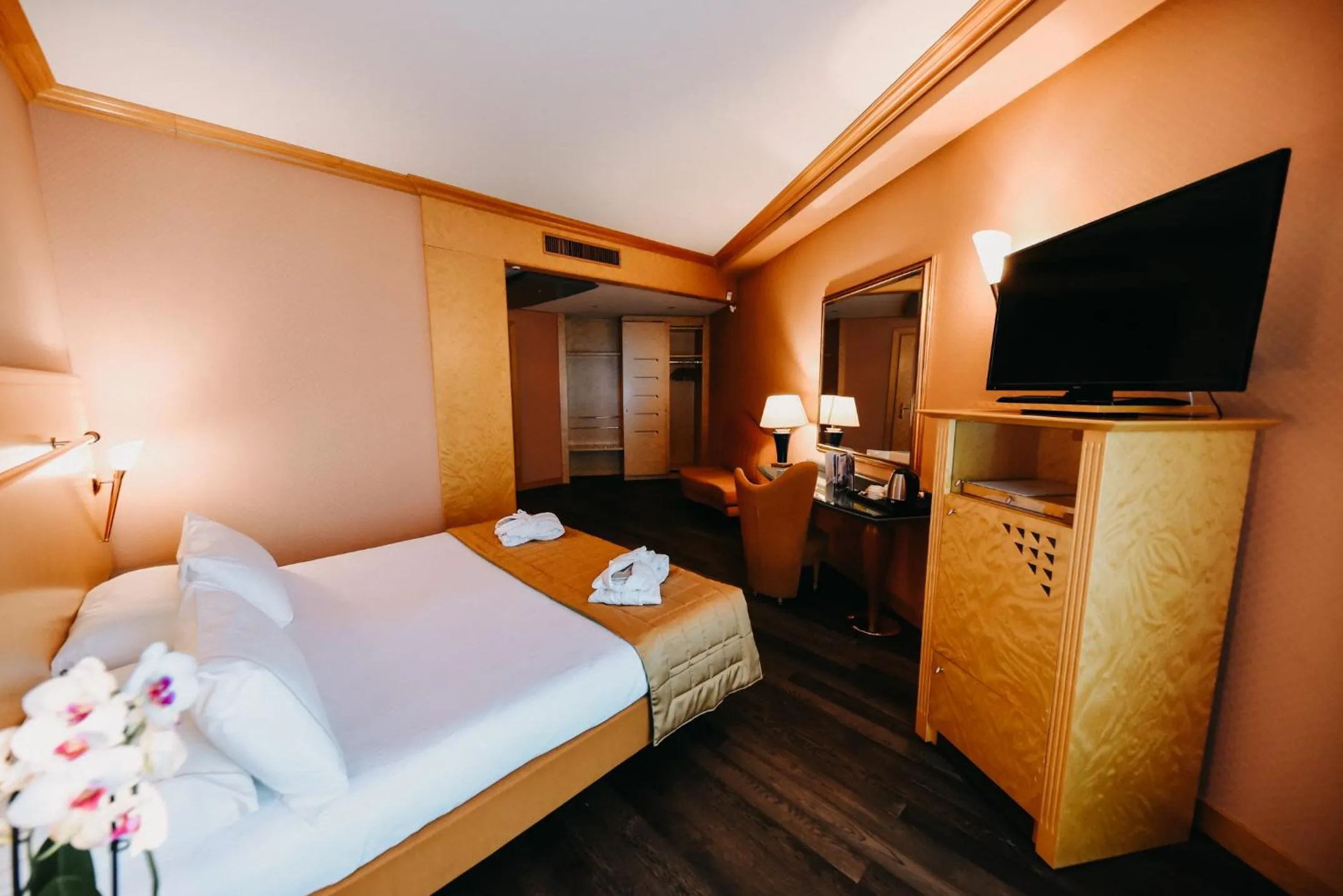 Bed in SHG Hotel Antonella