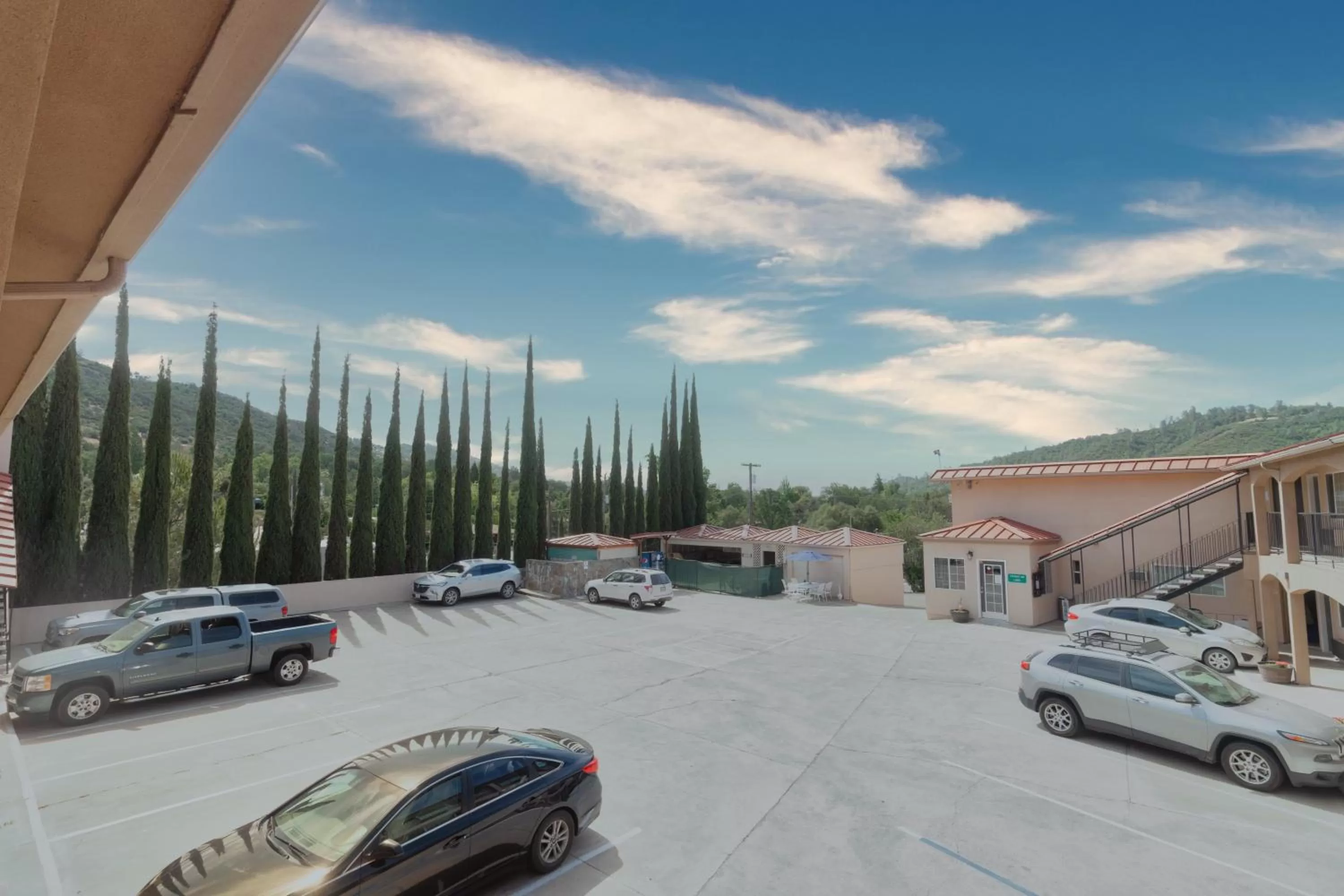 Parking in The Yosemite Inn