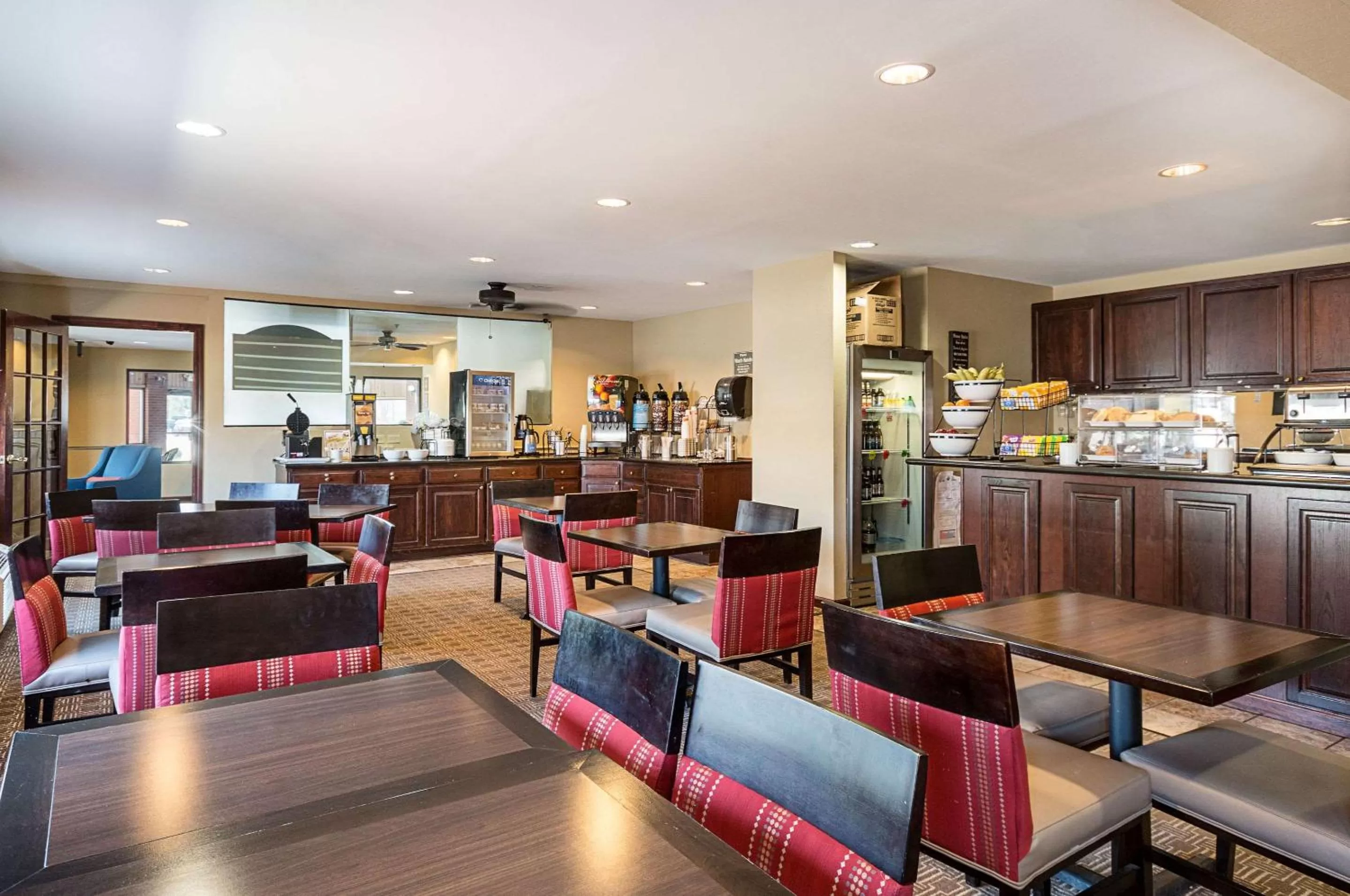 Restaurant/places to eat in Quality Inn Parkersburg North-Vienna