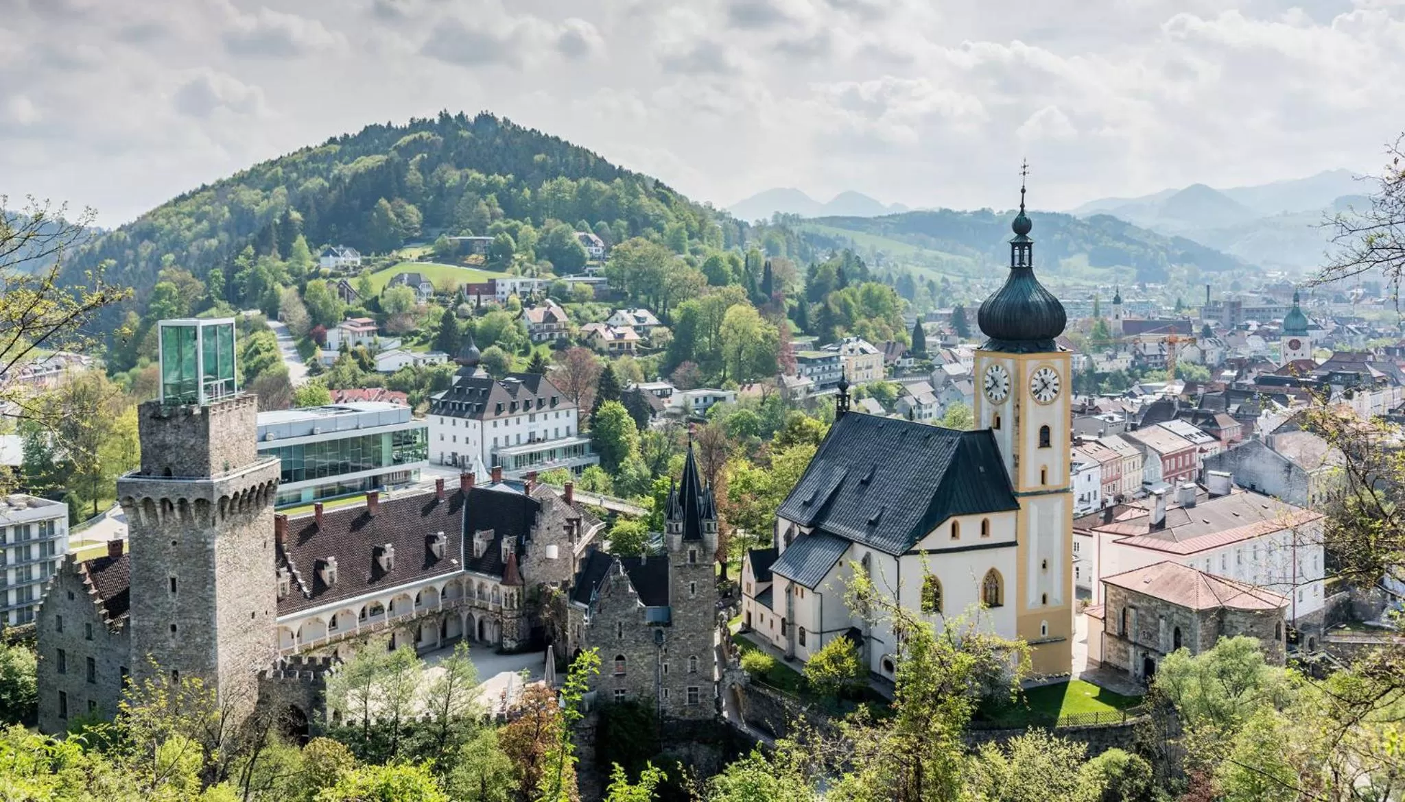 Nearby landmark, Bird's-eye View in Das Schloss an der Eisenstrasse