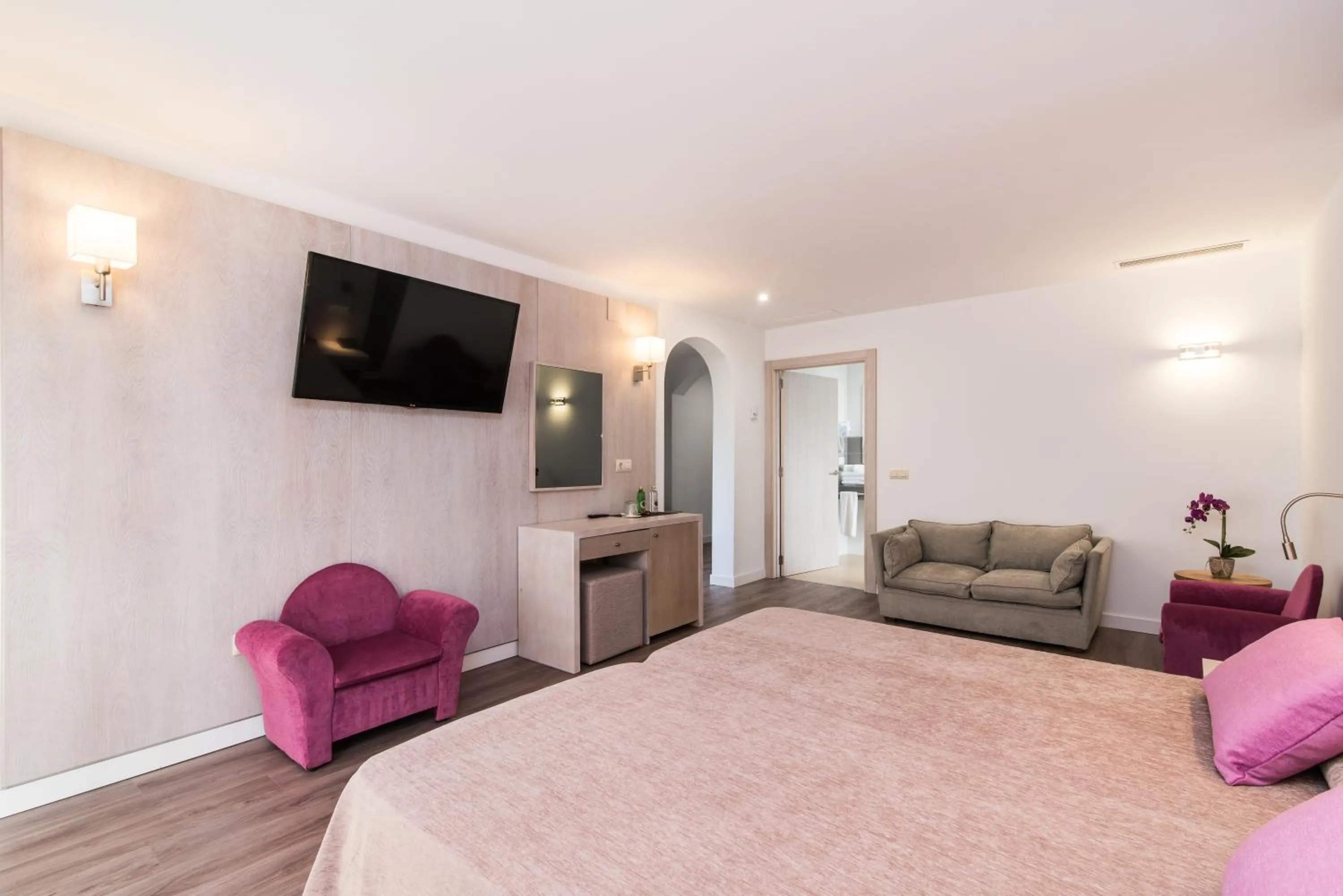 TV and multimedia, Bed in Hotel Baviera