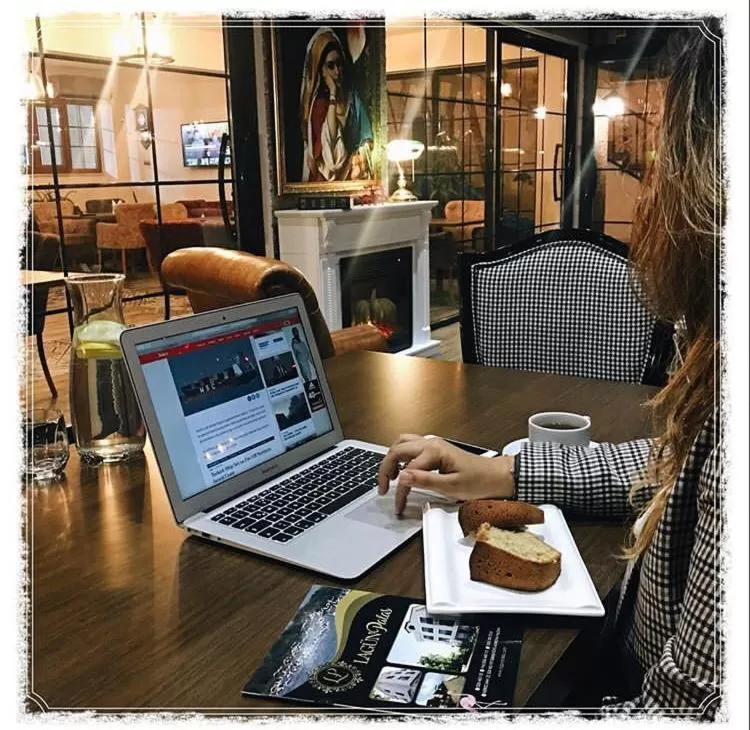 People in Lagun Palas