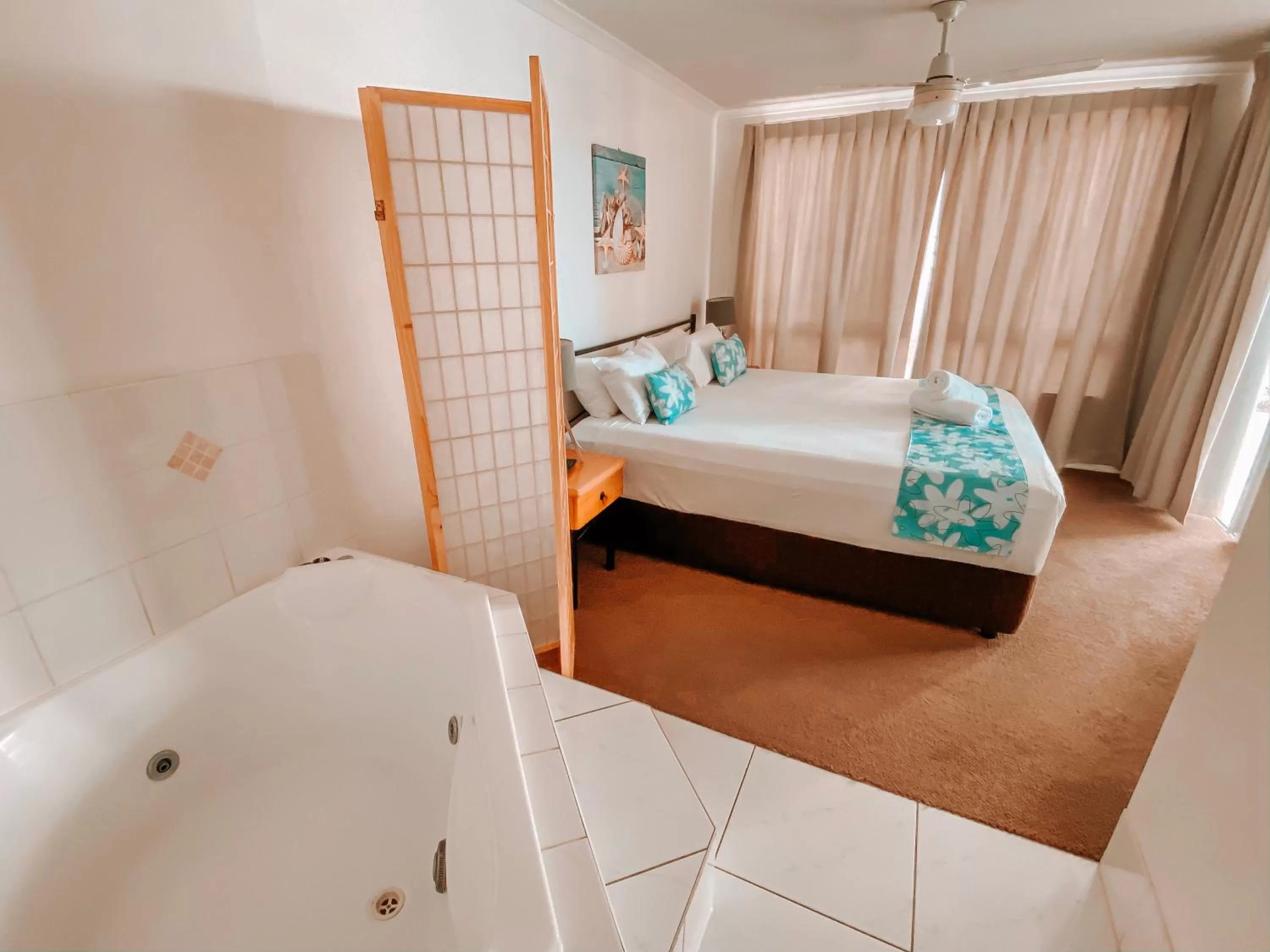 Bedroom, Bed in Bargara Blue Resort