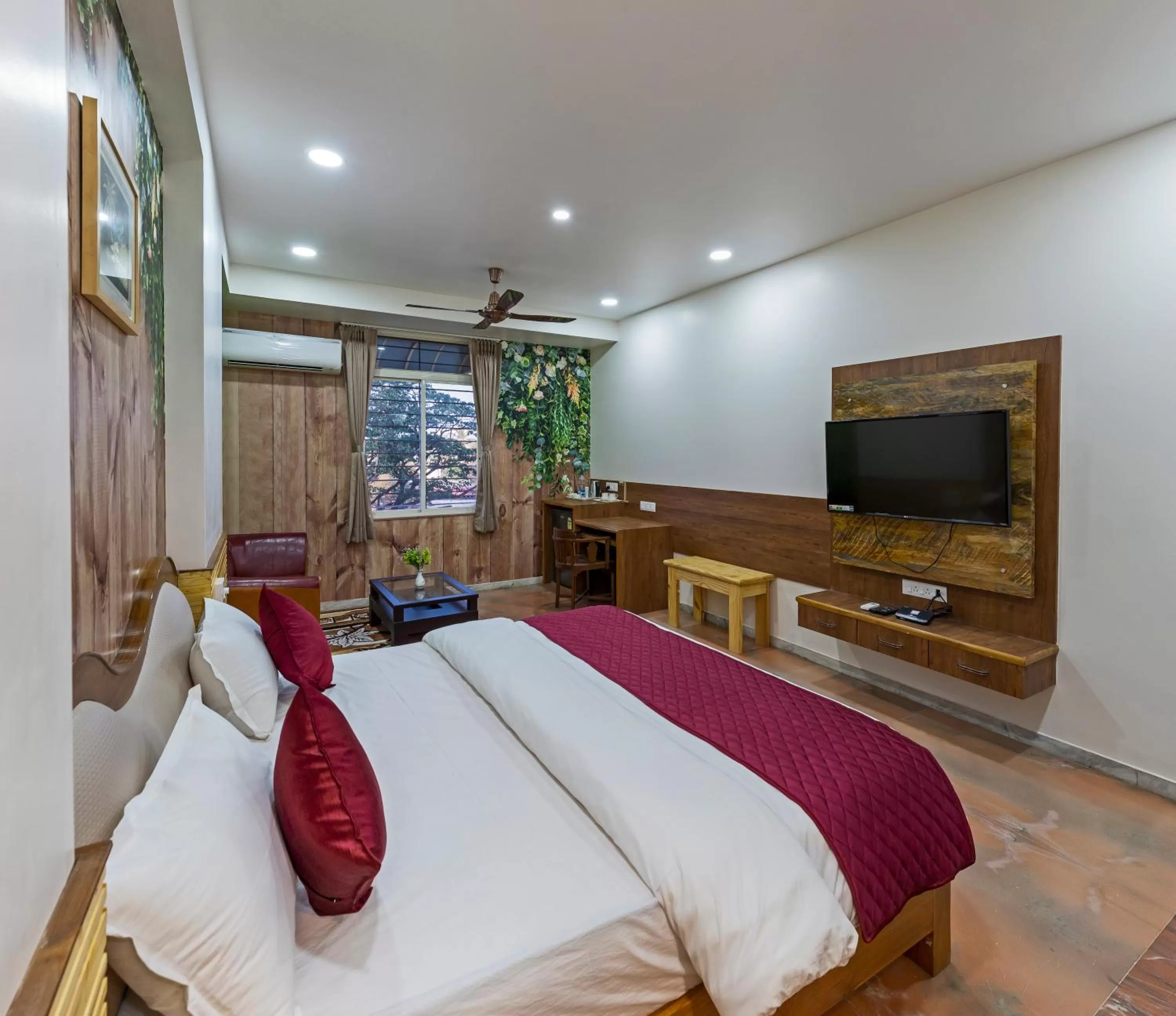 View (from property/room), Bed in Hotel Blooming Soul