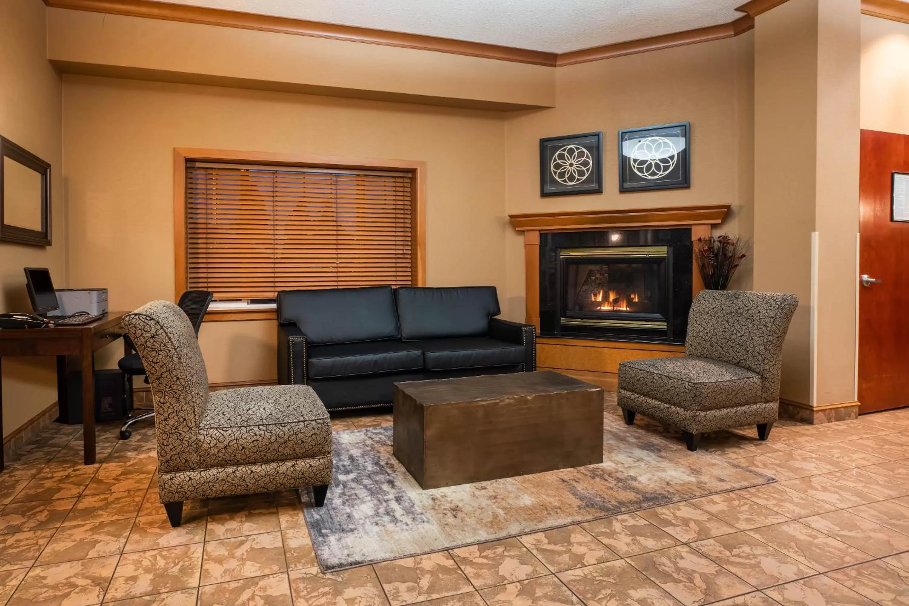 Lobby or reception in La Quinta by Wyndham Portland Airport