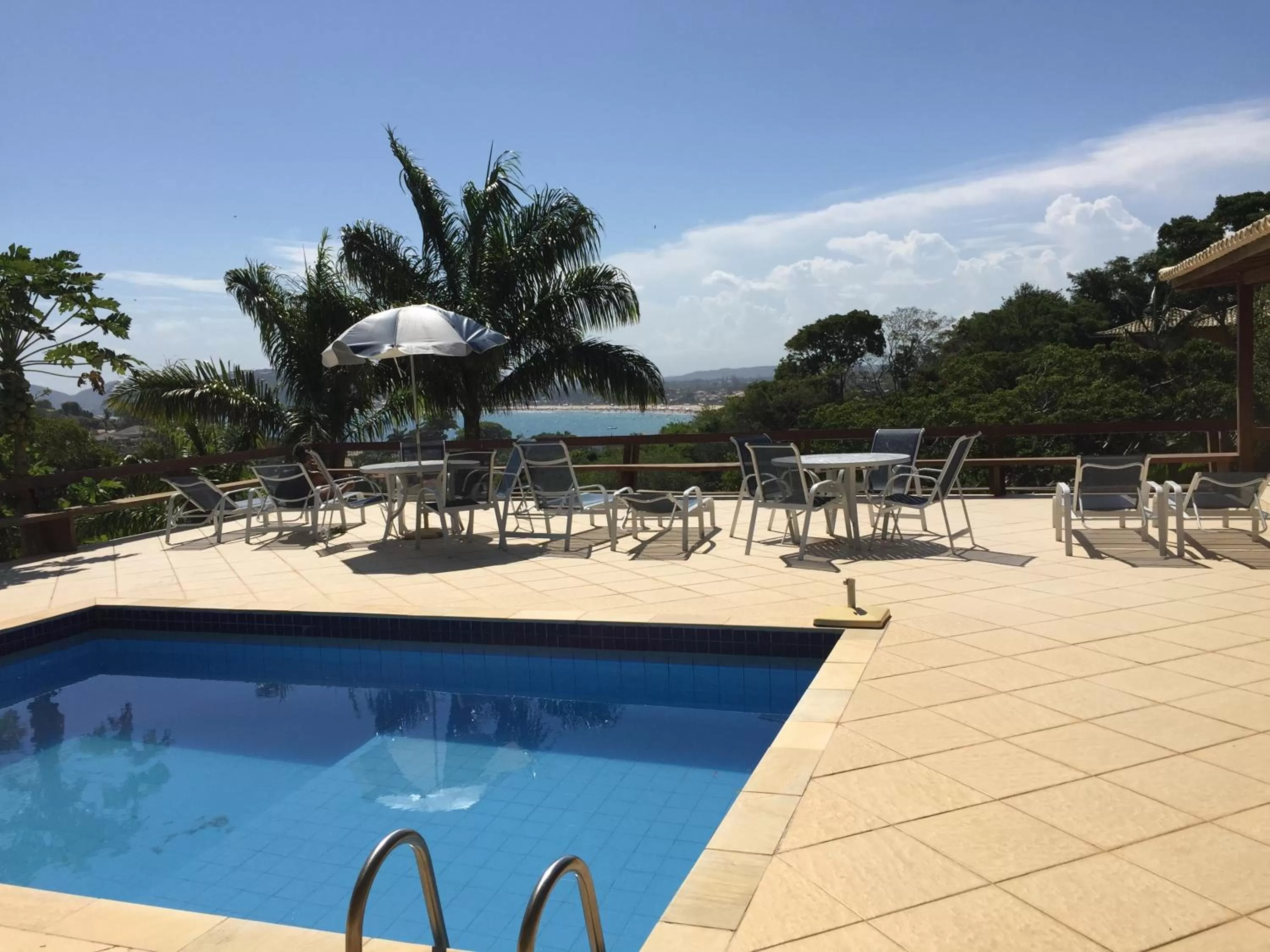 Swimming Pool in Praia da Ferradurinha Guest House
