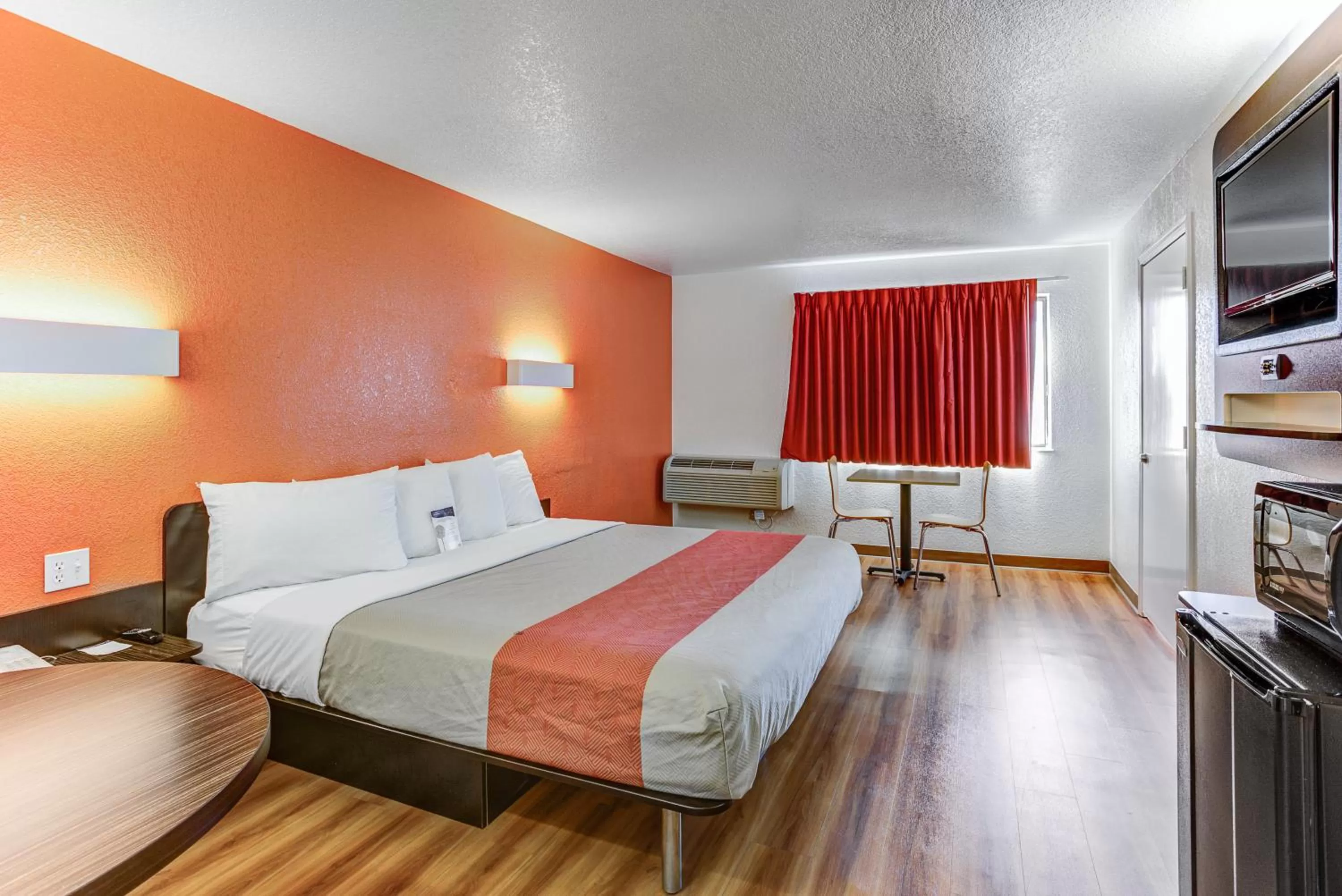 Bedroom, Bed in Motel 6-Portland, OR - Tigard West