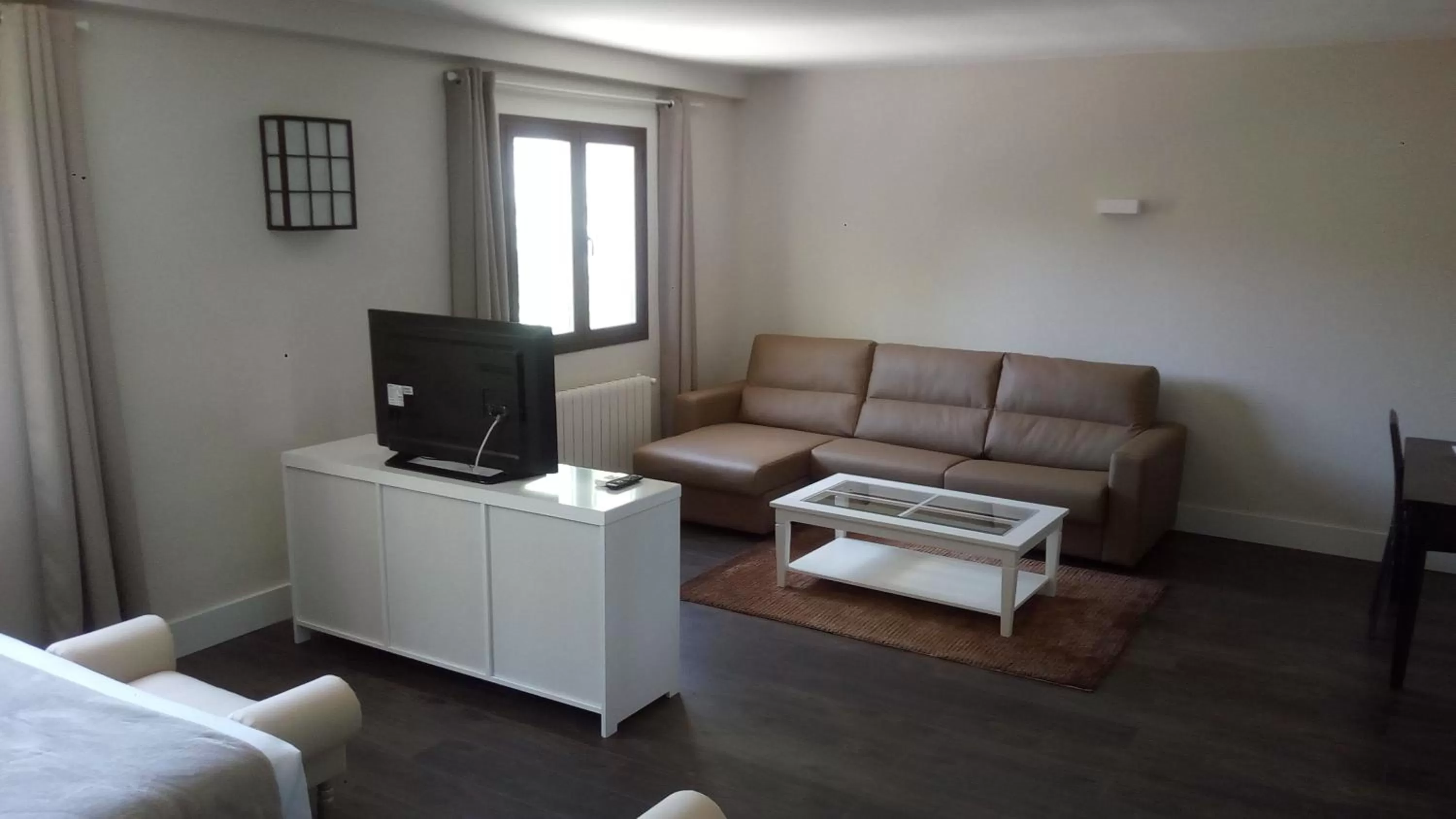 TV and multimedia in Hotel Resort Cueva del Fraile