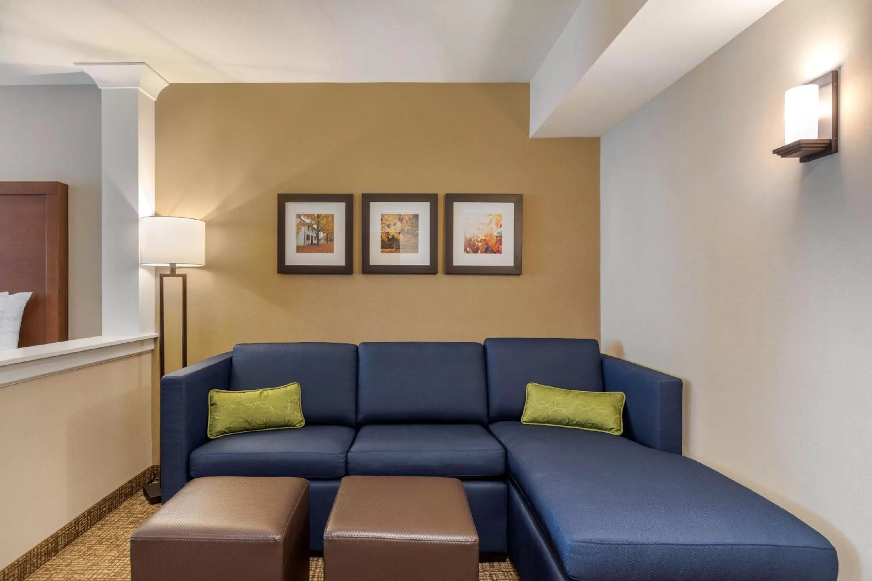 Seating area in Comfort Inn & Suites Schenectady - Scotia