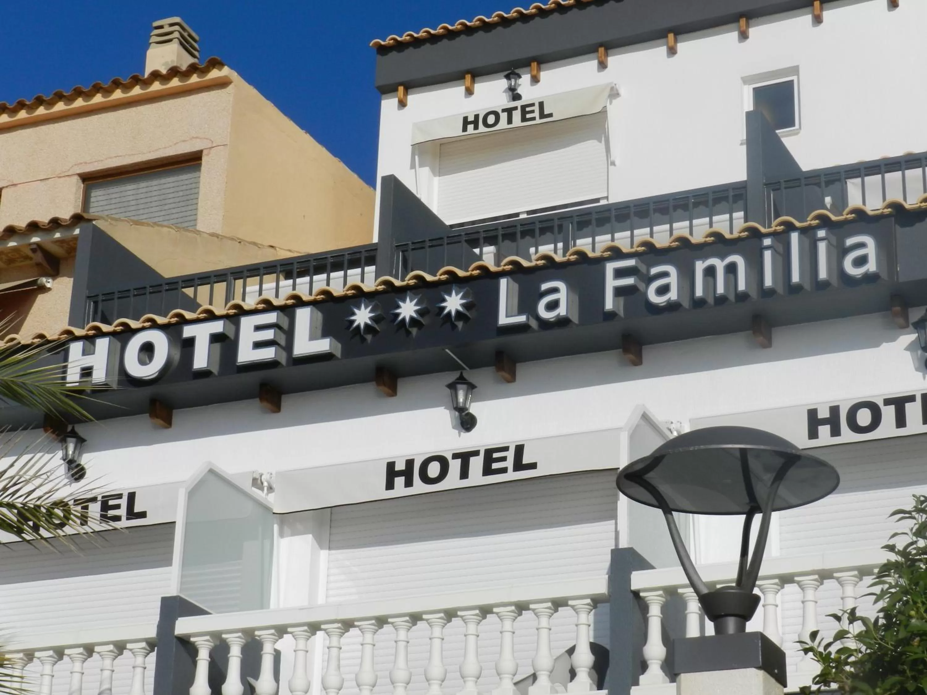 Facade/entrance in Hotel La Familia