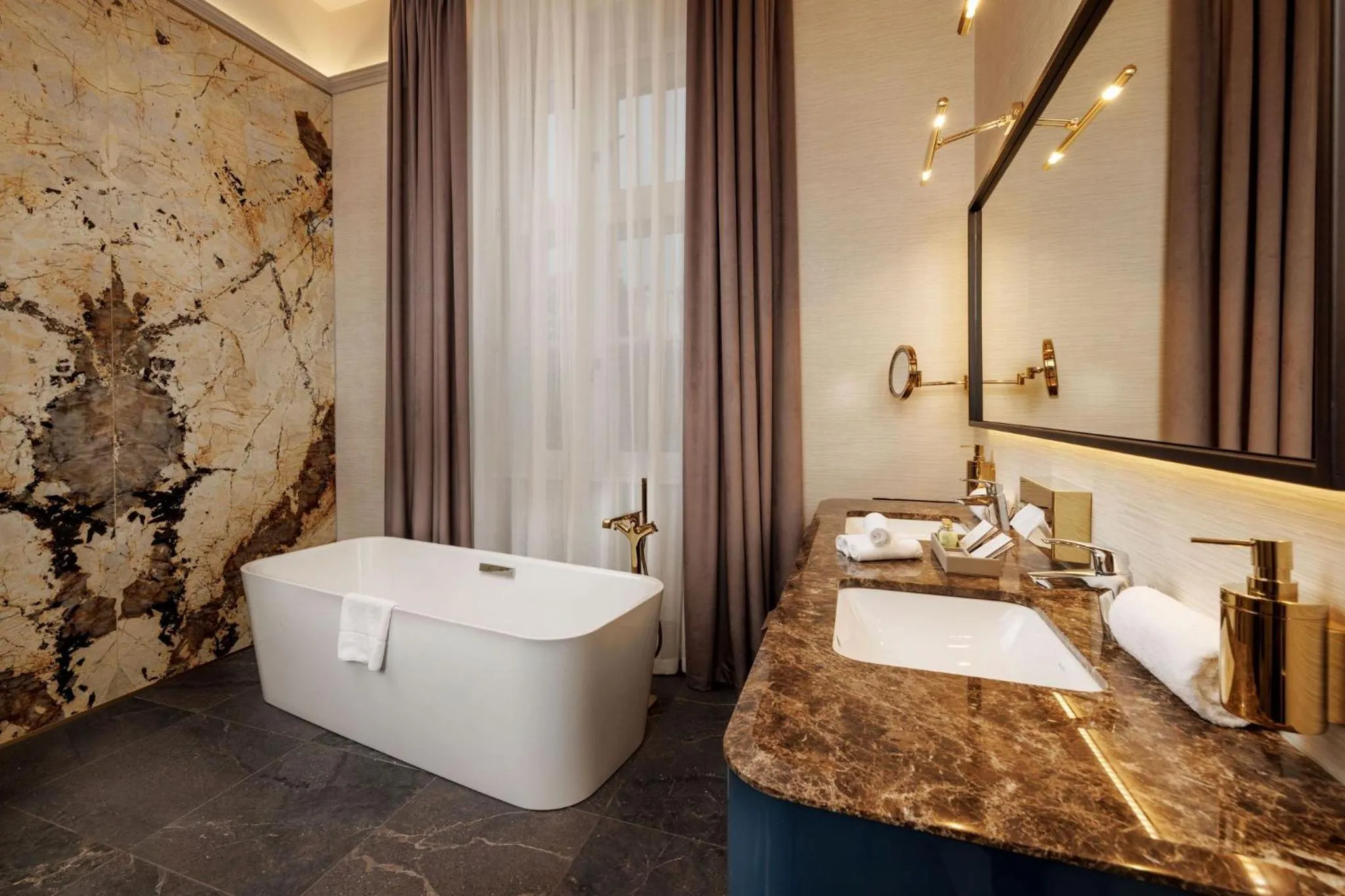 Toilet in Anna Grand Hotel