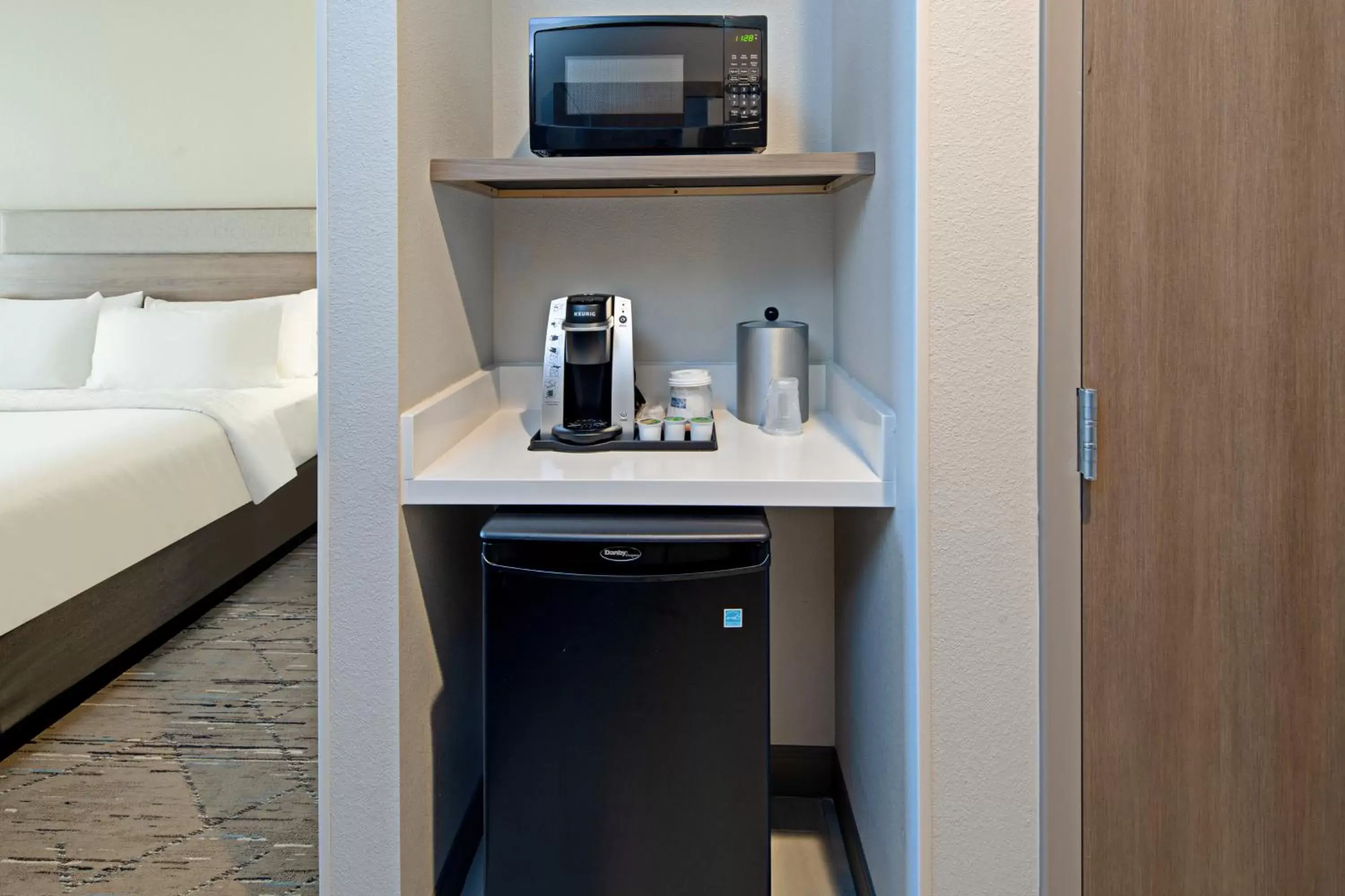 Standard Room with Two Queen Beds in Holiday Inn Express & Suites Palm Desert - Millennium by IHG Standard Room with Two Queen Beds in Holiday Inn Express & Suites Palm Desert - Millennium by IHG