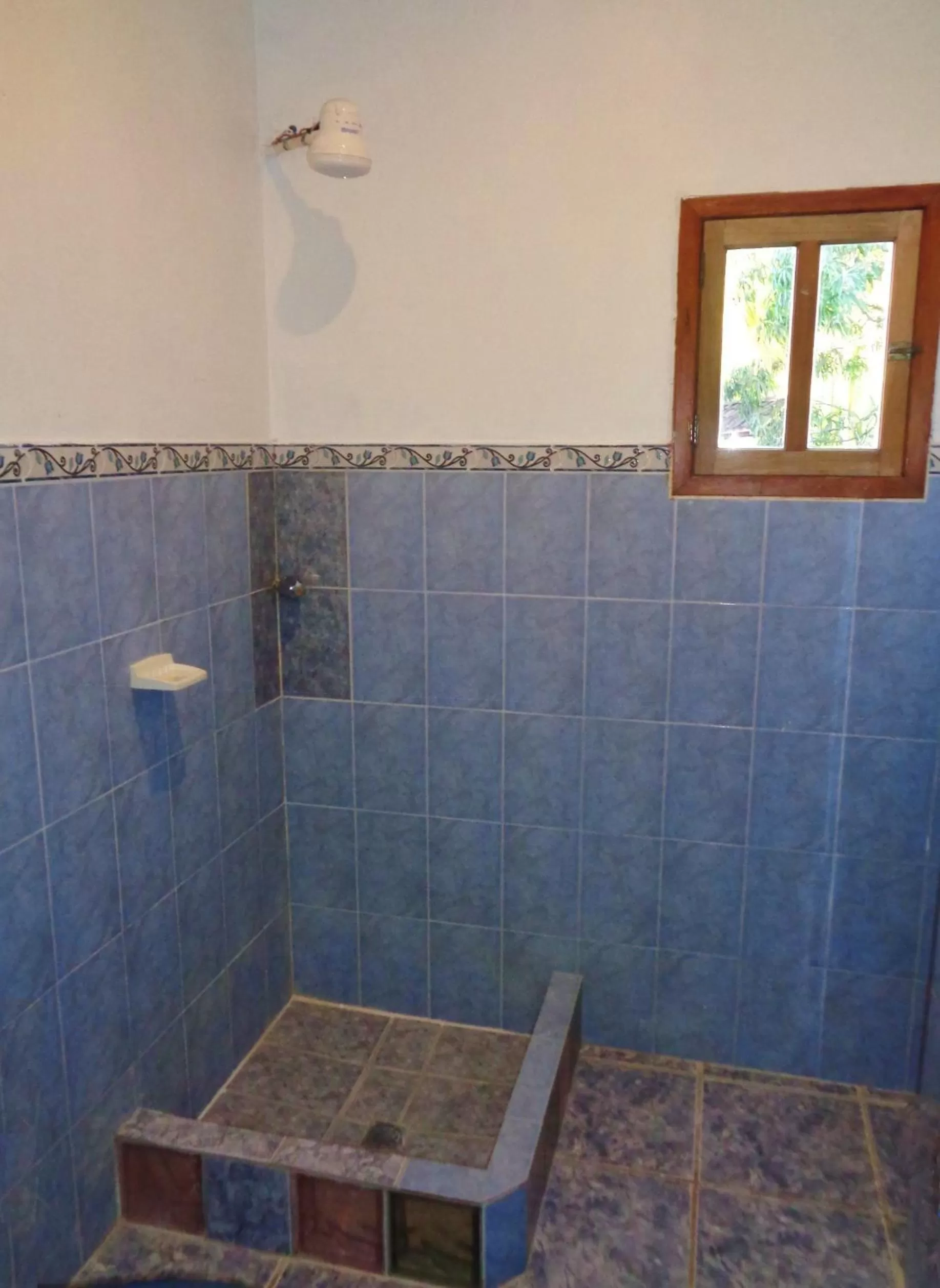 Shower, Bathroom in Livingston Resort Hotel