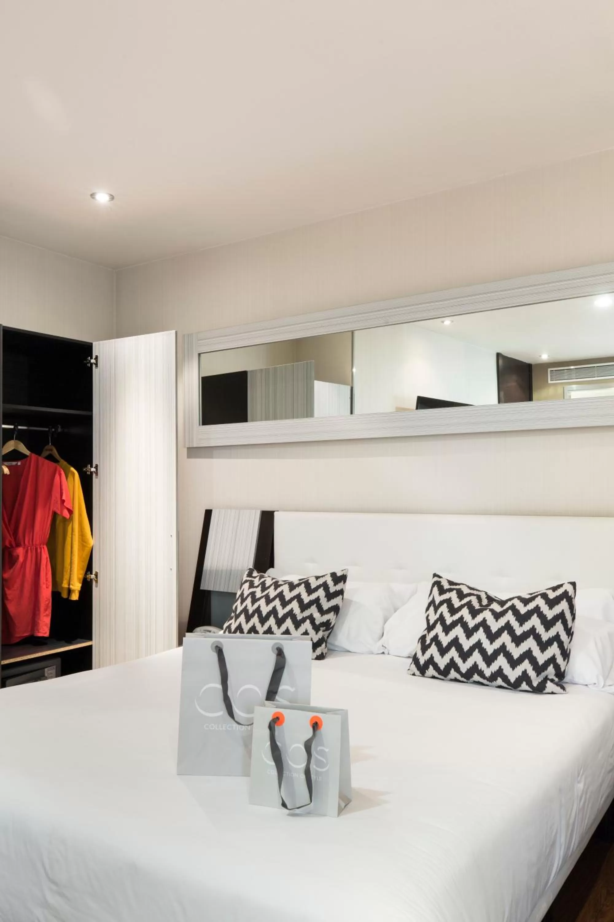 Bedroom, Bed in Petit Palace Triball