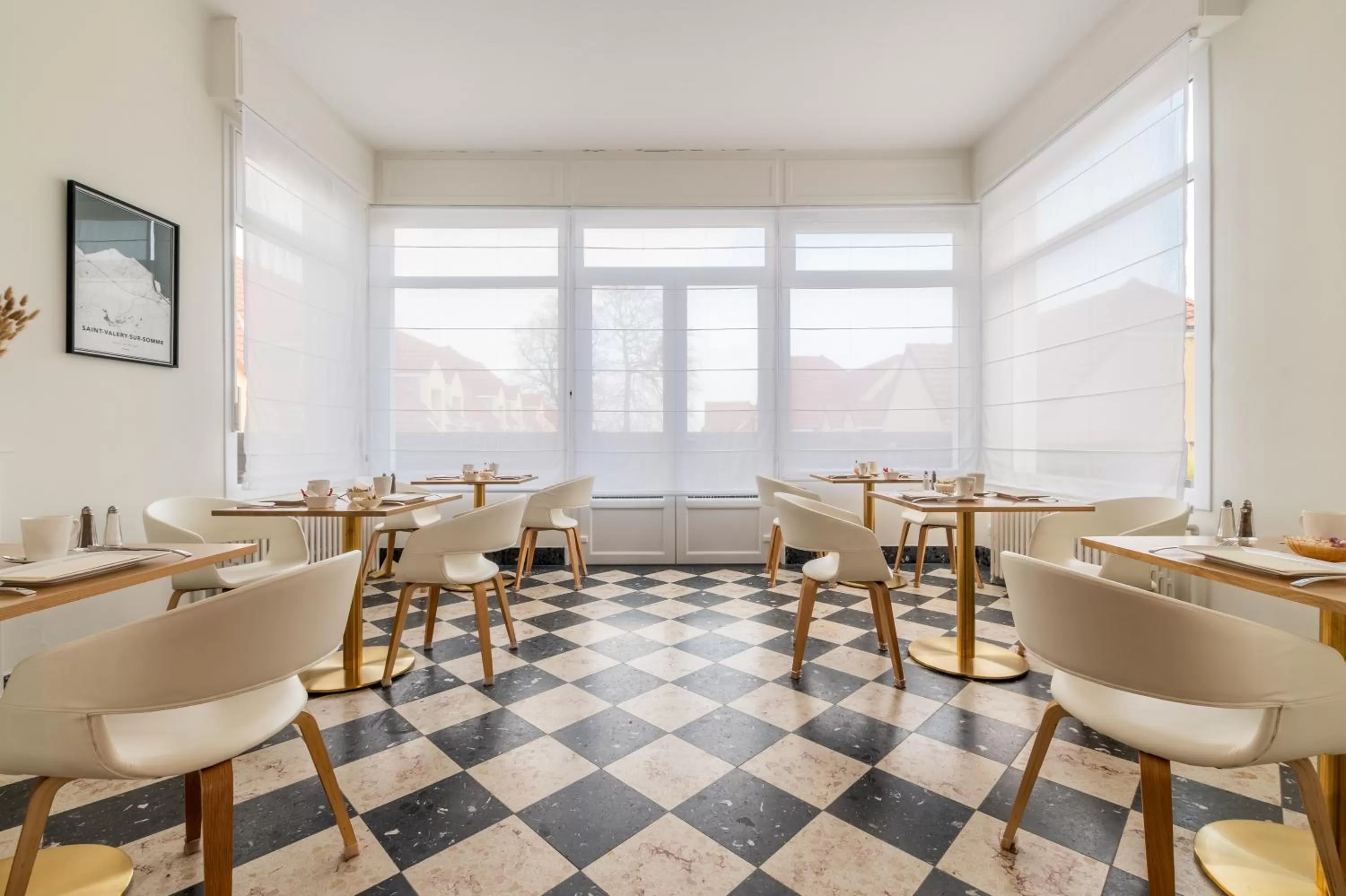 Breakfast in Hôtel Échappée en Baie - Parking privé gratuit dont forfaits bornes électriques réservable