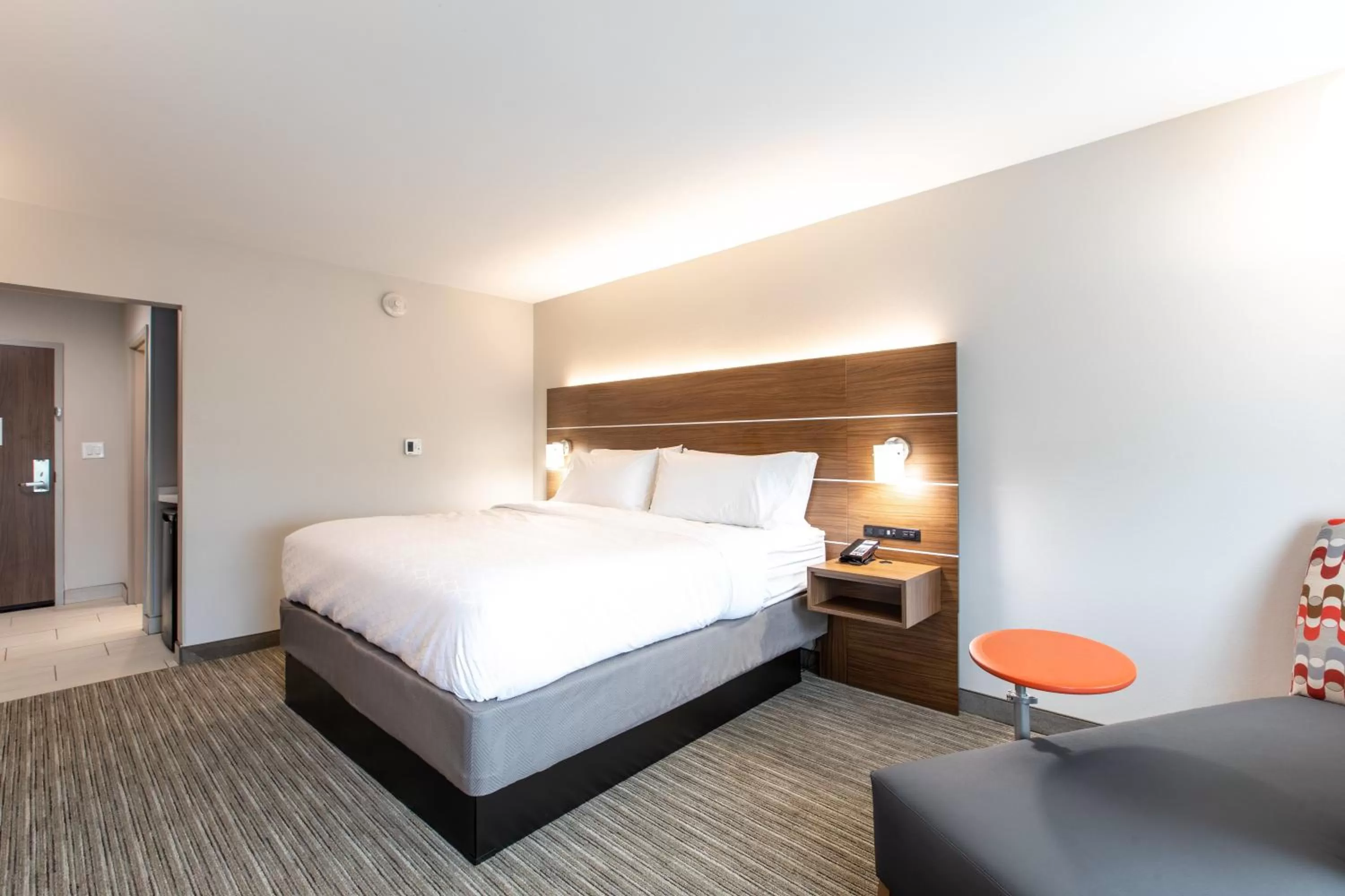 Photo of the whole room, Bed in Holiday Inn Express & Suites Greenville S - Piedmont by IHG