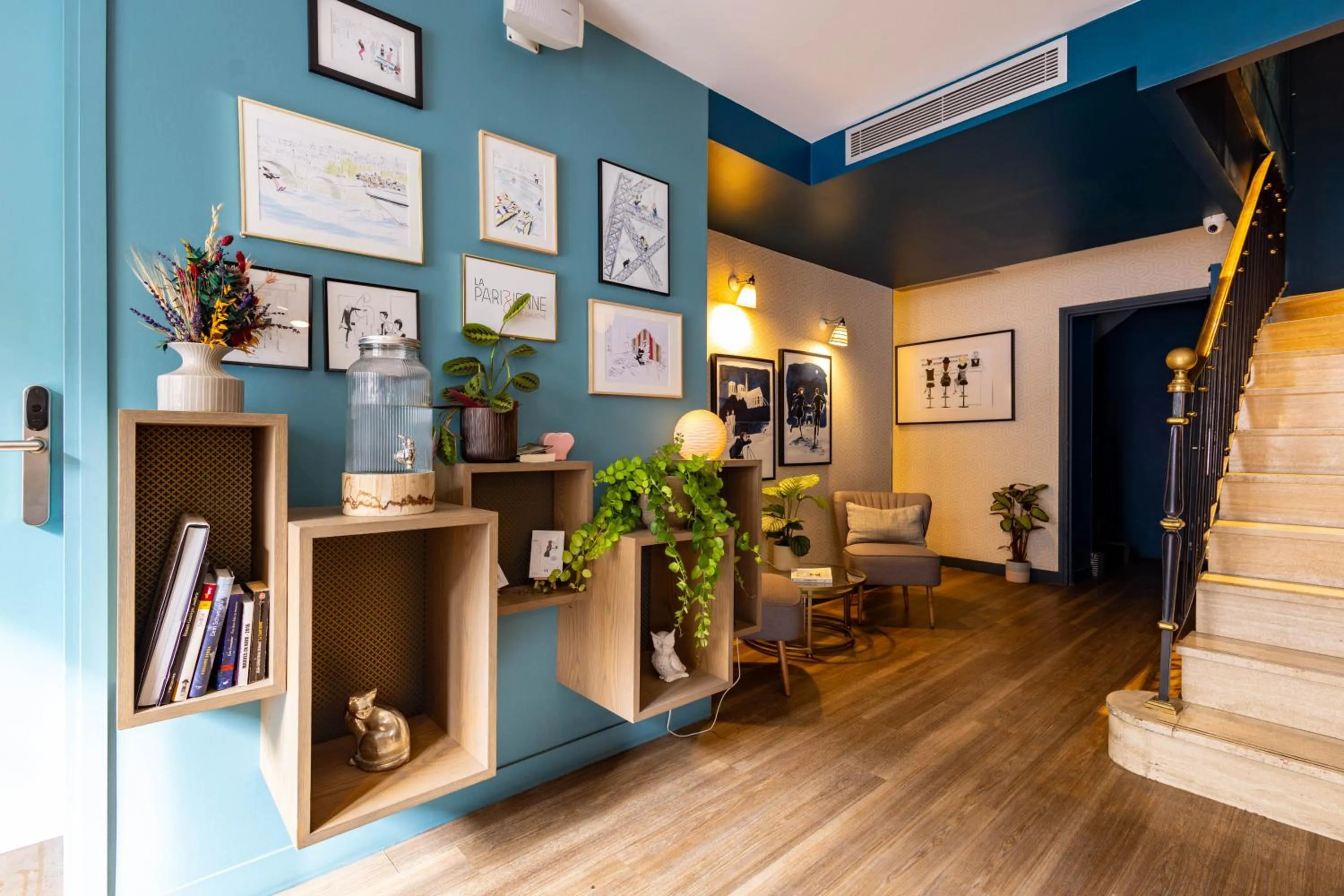 Lobby or reception in Hôtel La Parizienne - Proche Montparnasse