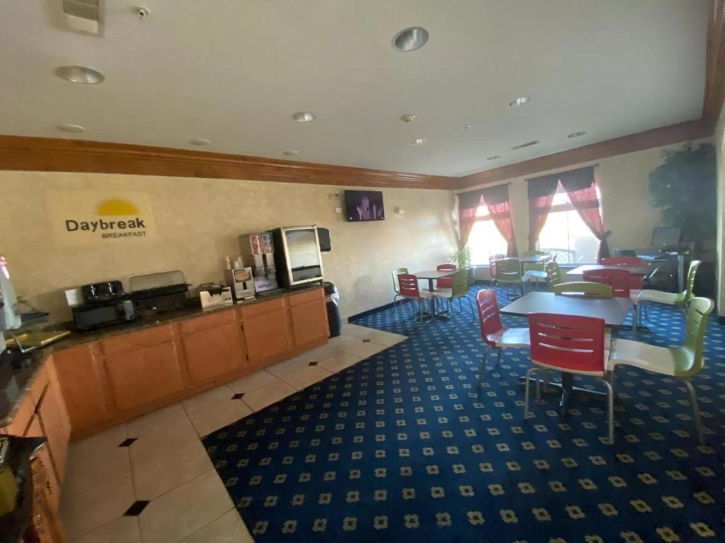 Breakfast in Days Inn & Suites by Wyndham Cleburne TX