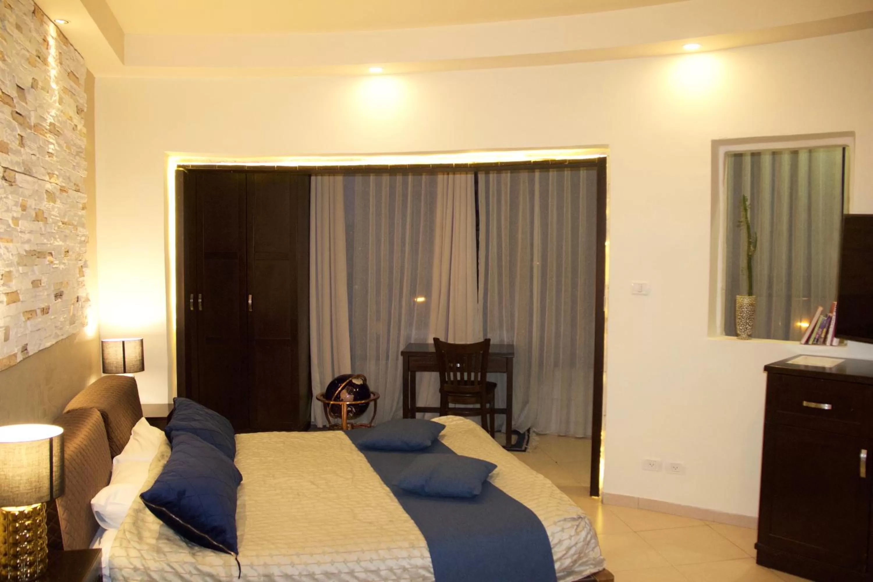 Photo of the whole room, Bed in National Hotel - Jerusalem