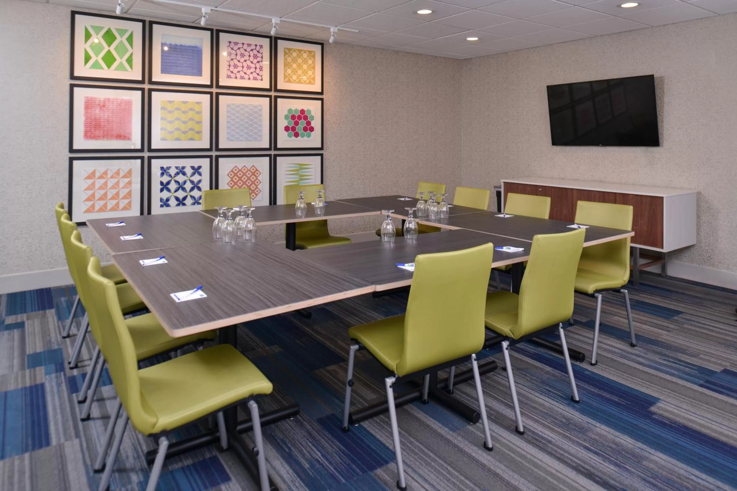 Meeting/conference room in Holiday Inn Express Hotel and Suites Stevens Point by IHG