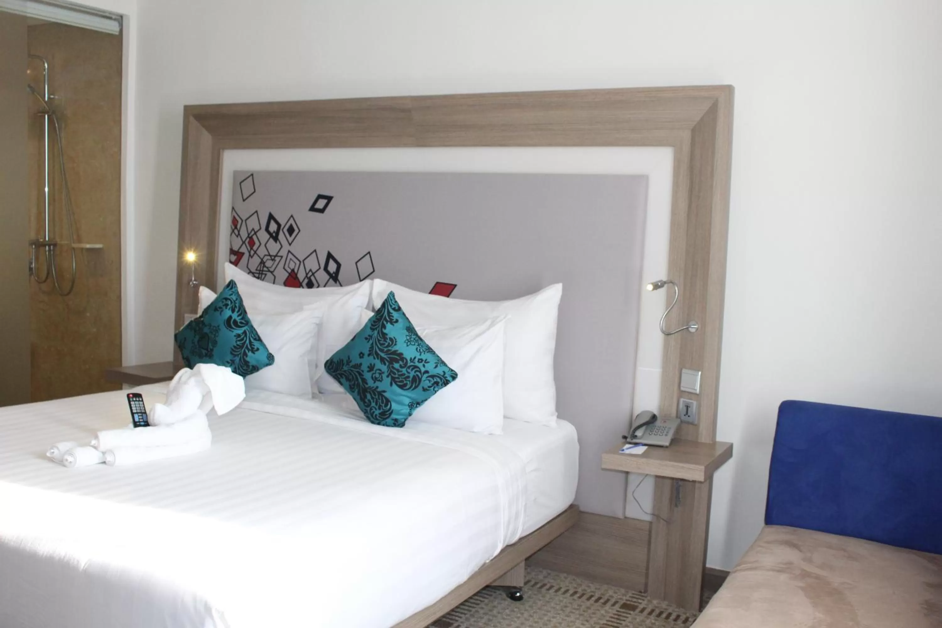 Bedroom, Bed in Novotel Makassar Grand Shayla