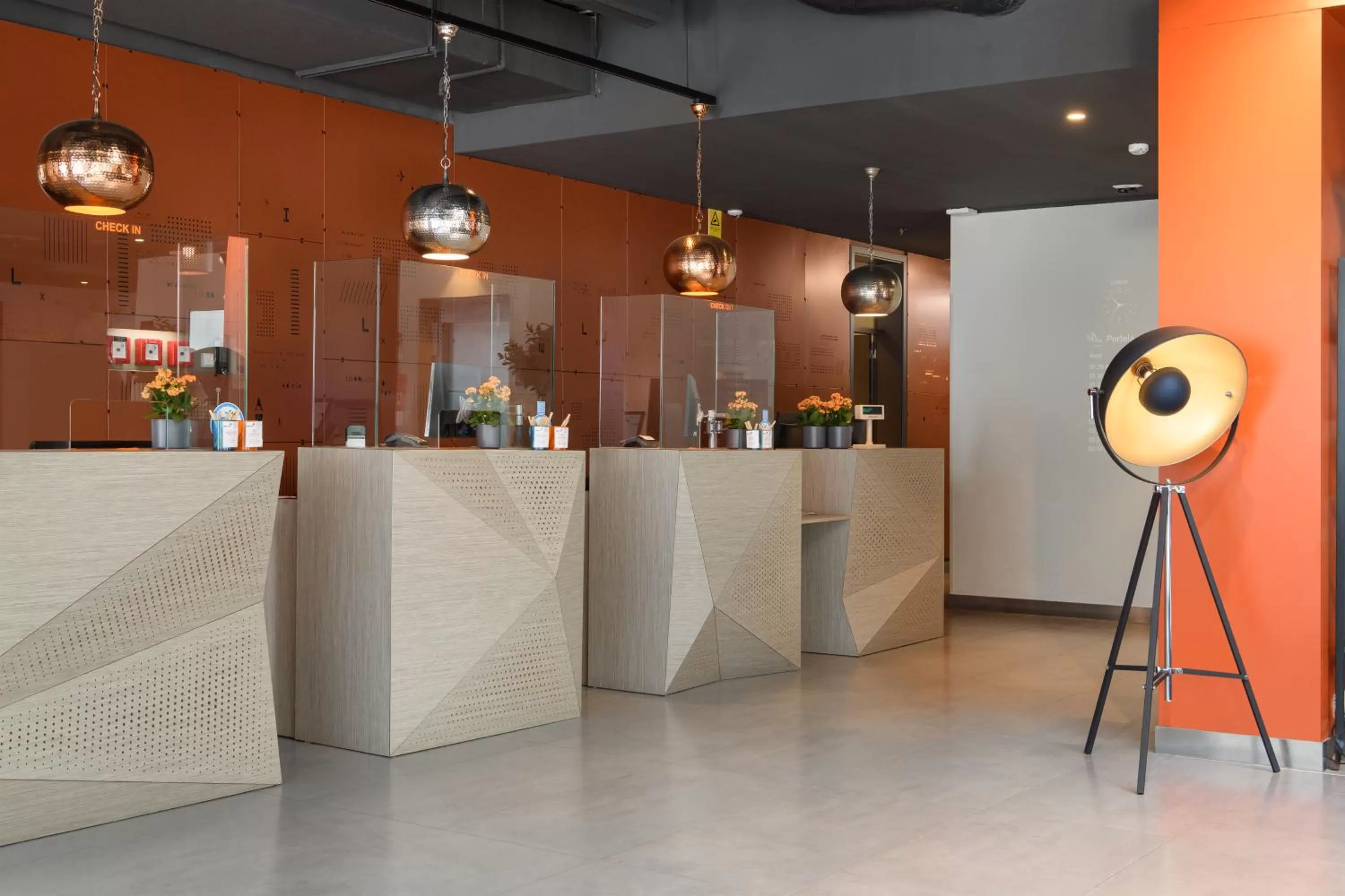 Lobby or reception in Star inn Lisbon Airport