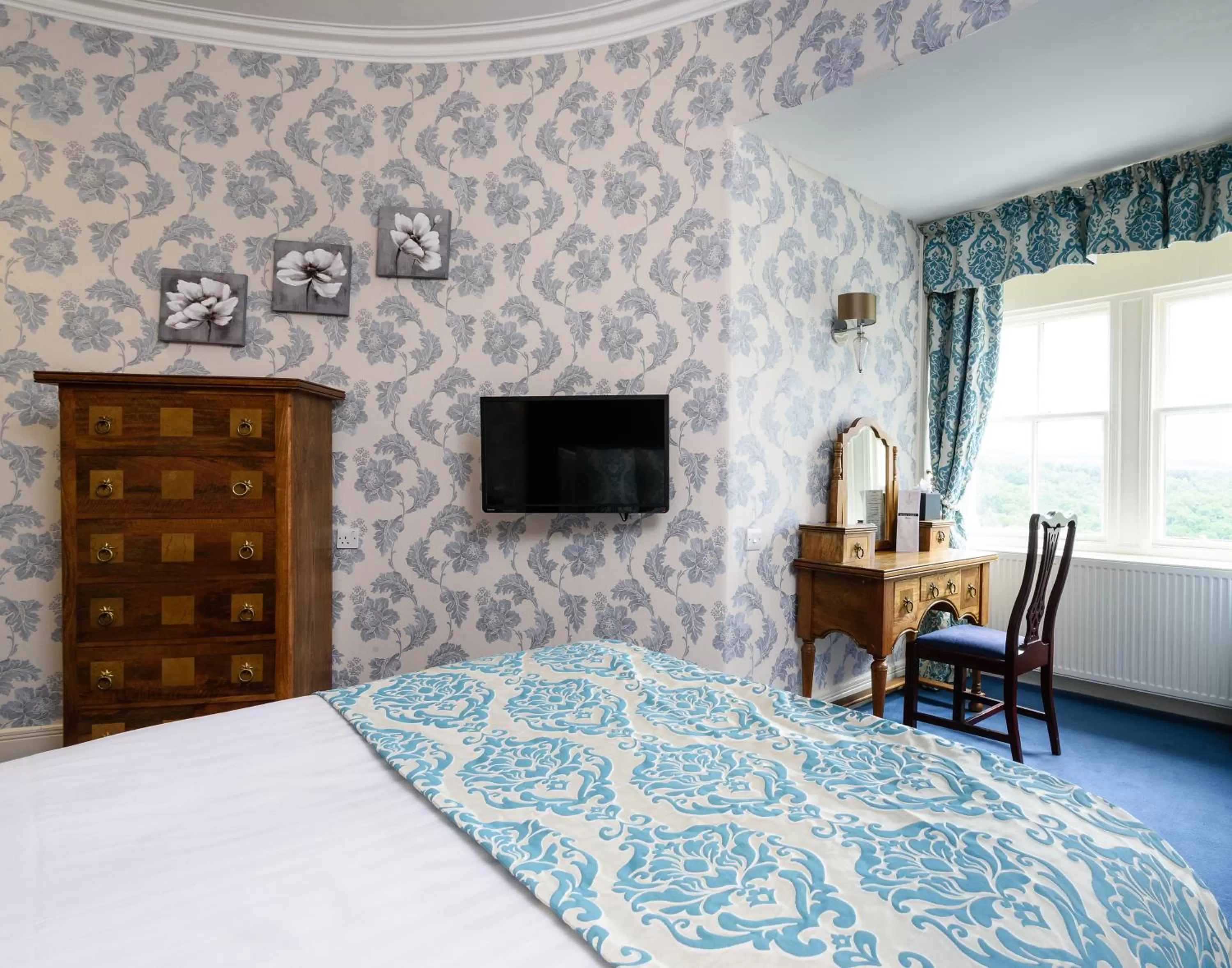 Bedroom, Bed in The Atholl Palace